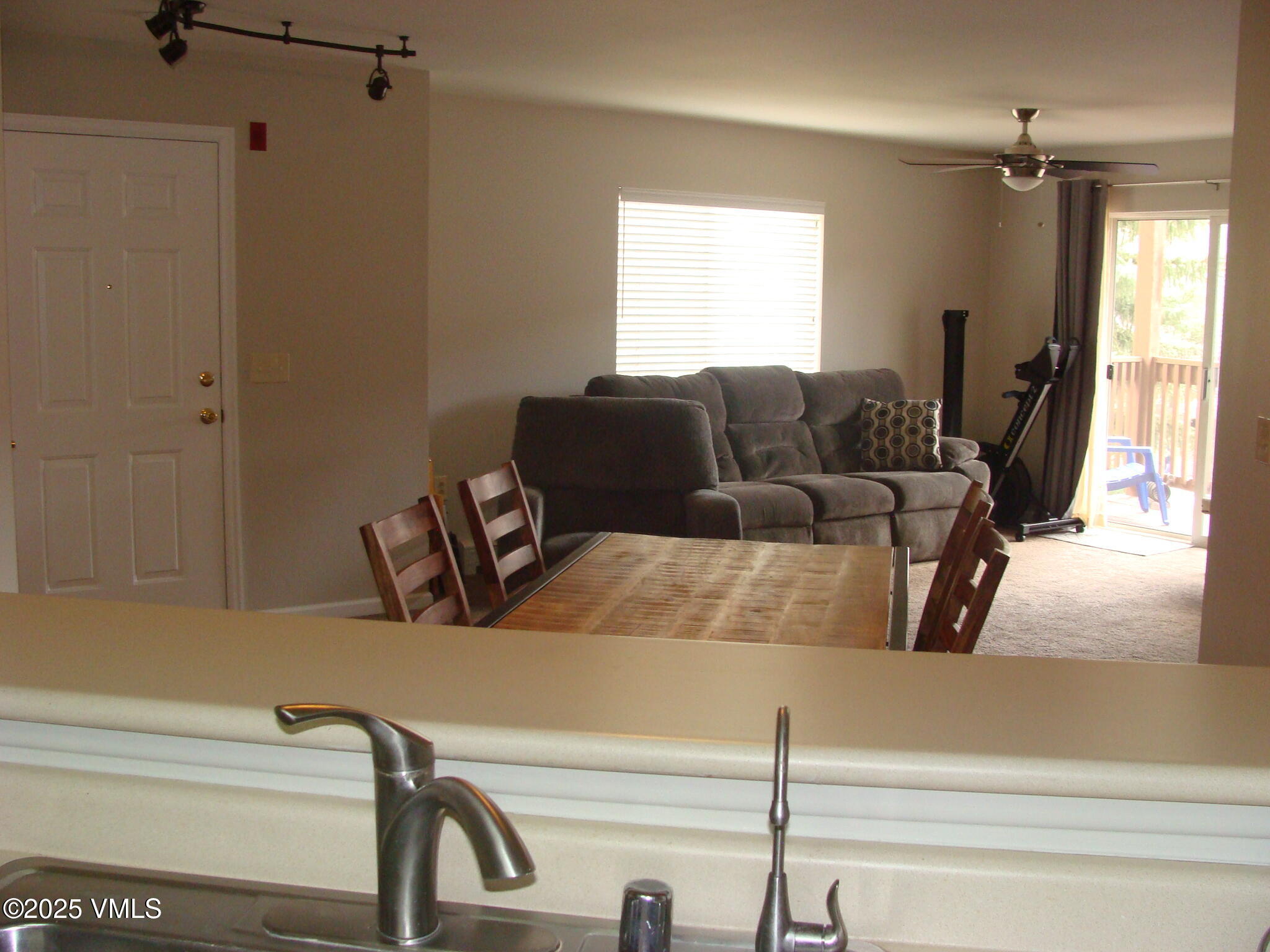 1902 Crazy Horse Circle Property Photo 6