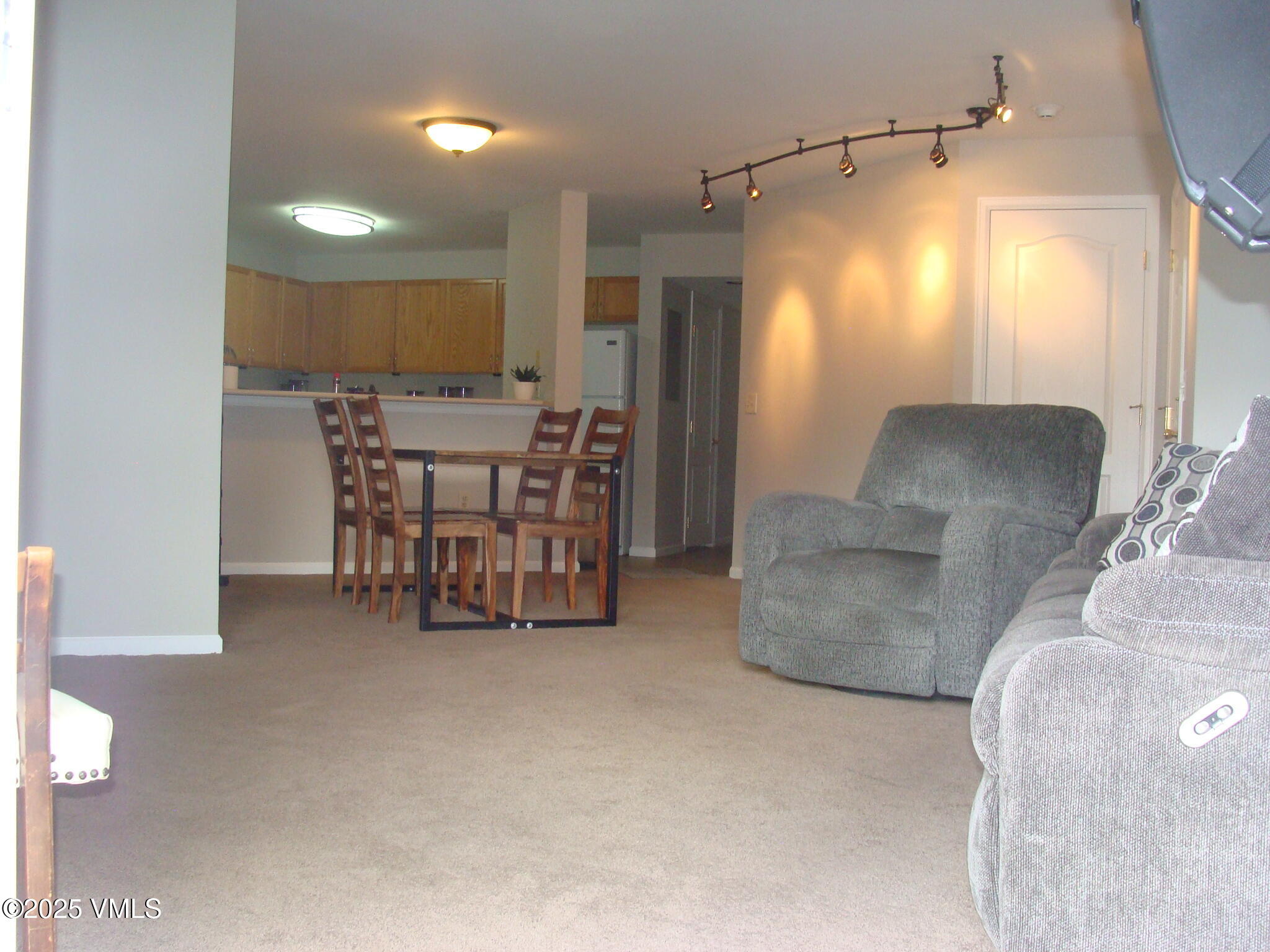 1902 Crazy Horse Circle Property Photo 7