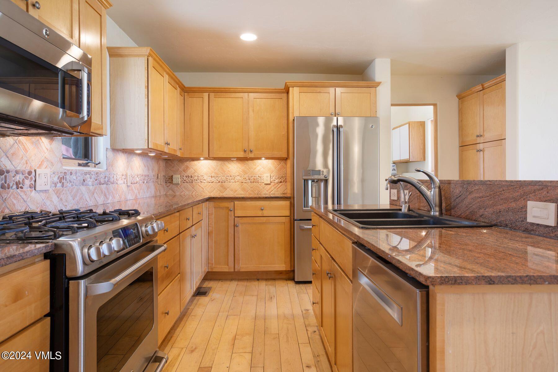 4765 Wildridge Road Property Photo 12