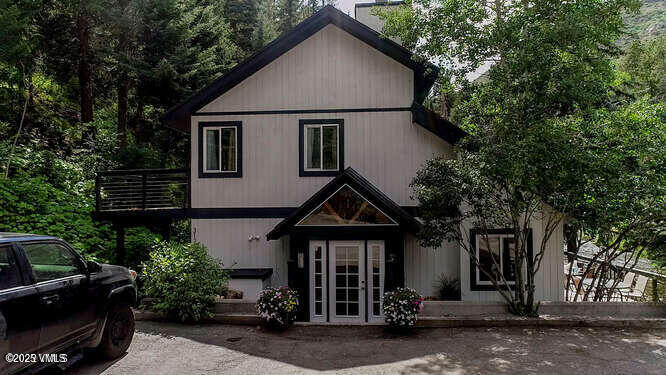 3121 Bellflower, B Property Photo 1