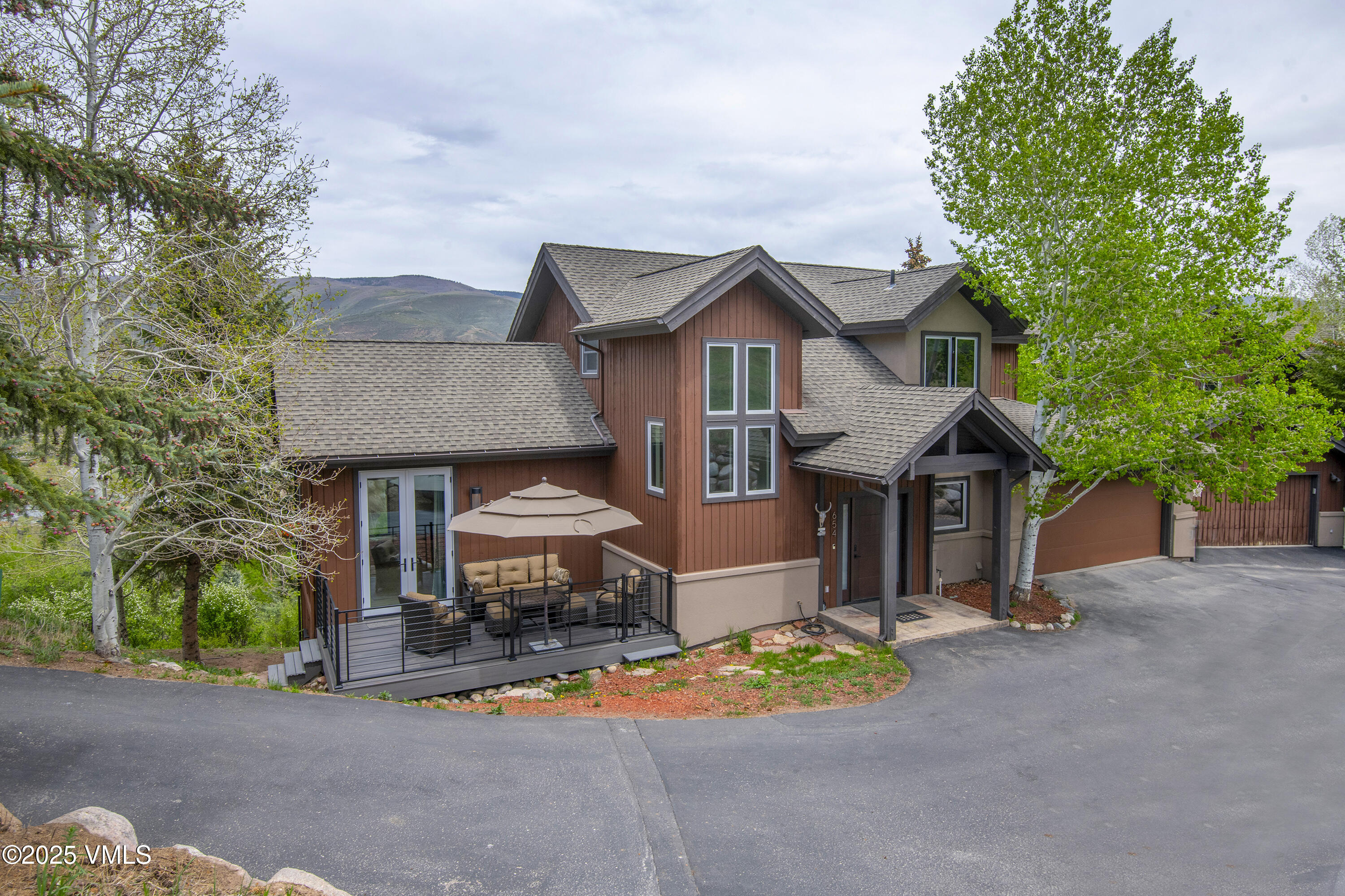 654 Gold Dust Drive W Property Photo 1