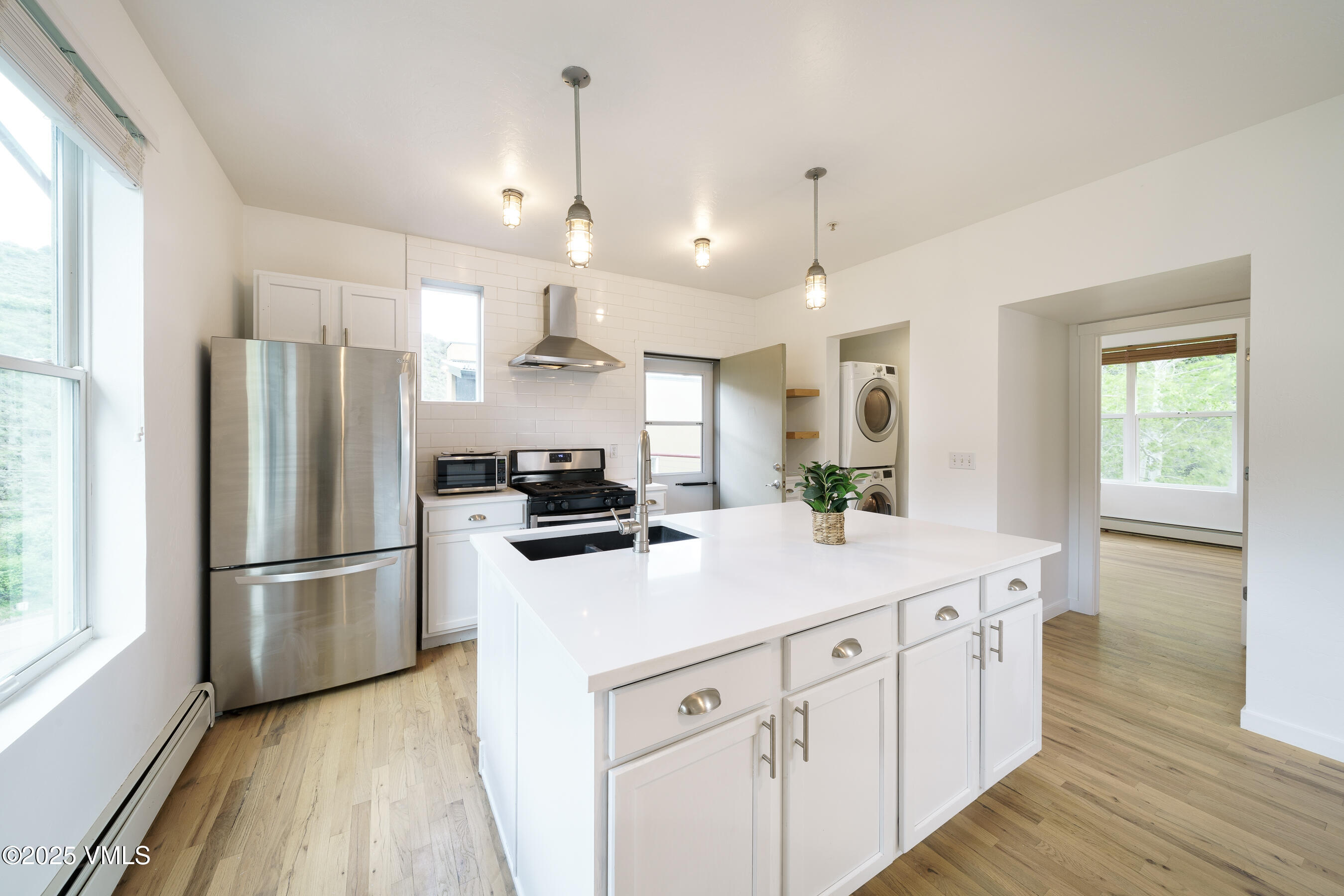 511 Metcalf, J30 Property Photo 4