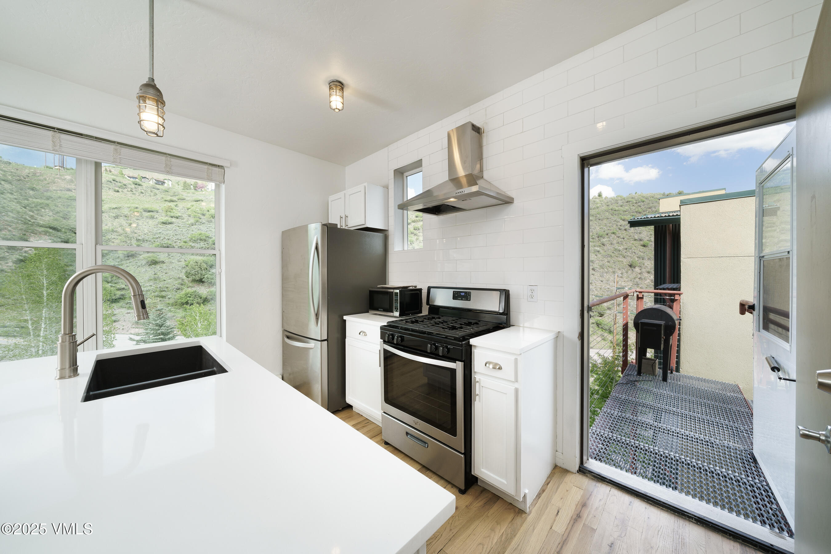 511 Metcalf, J30 Property Photo 5