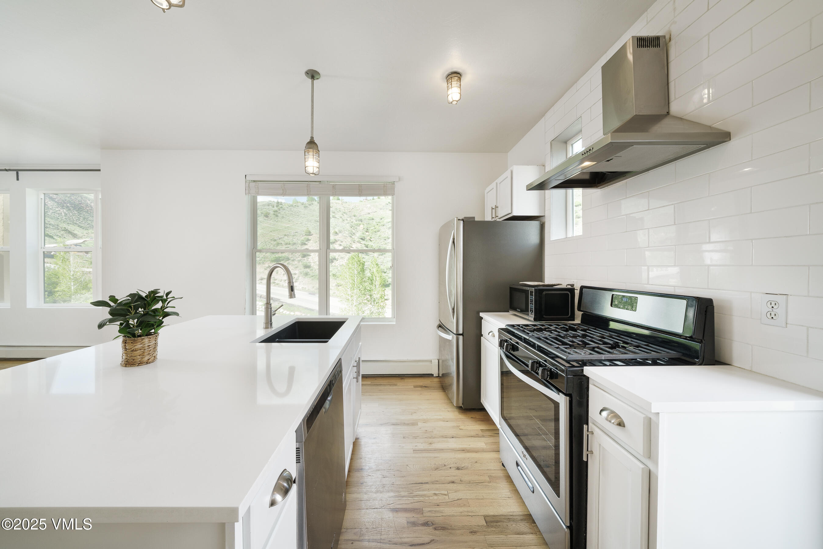 511 Metcalf, J30 Property Photo 6