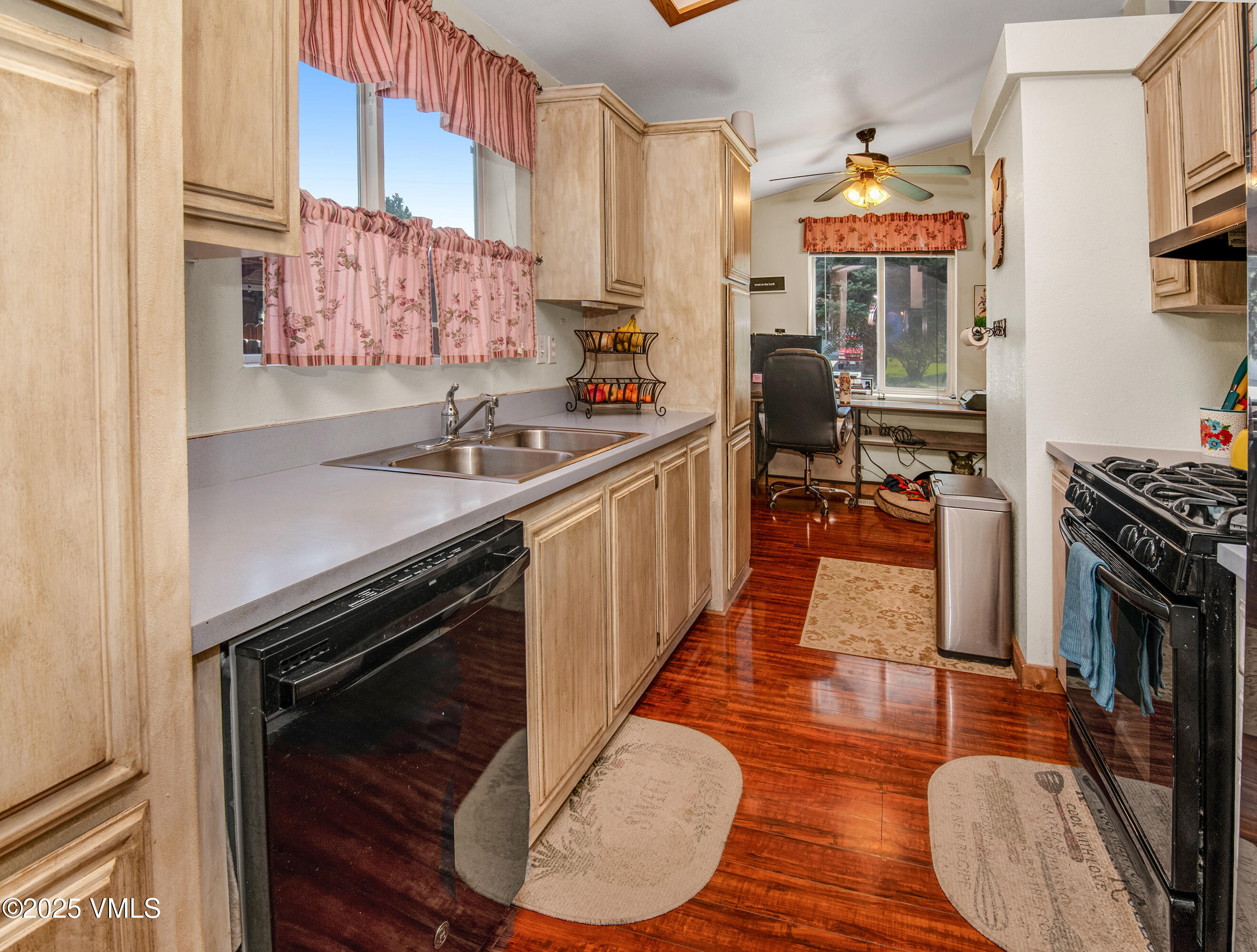 103 Pinon Street Property Photo 8