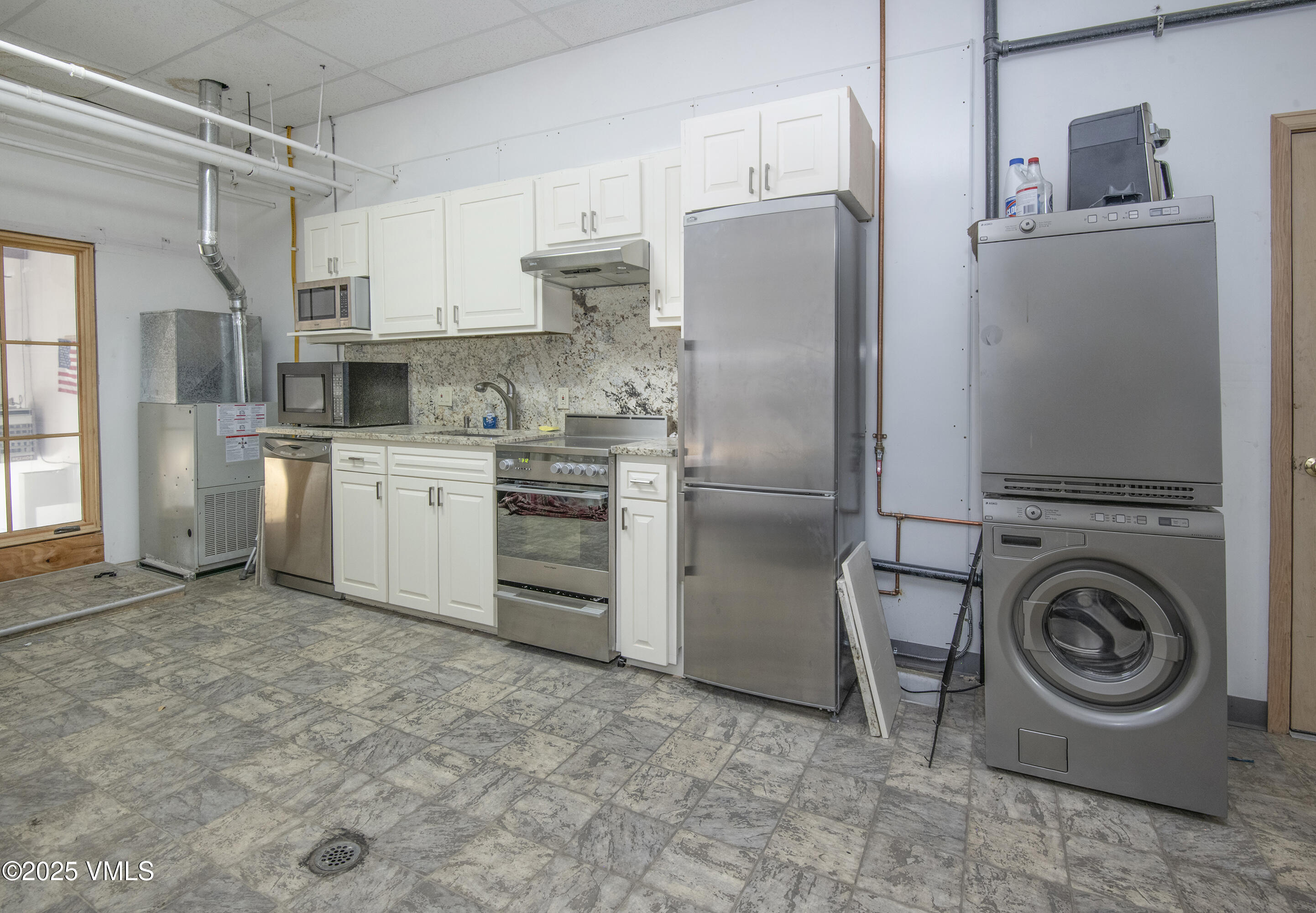 936 Chambers, A6 Property Photo 5