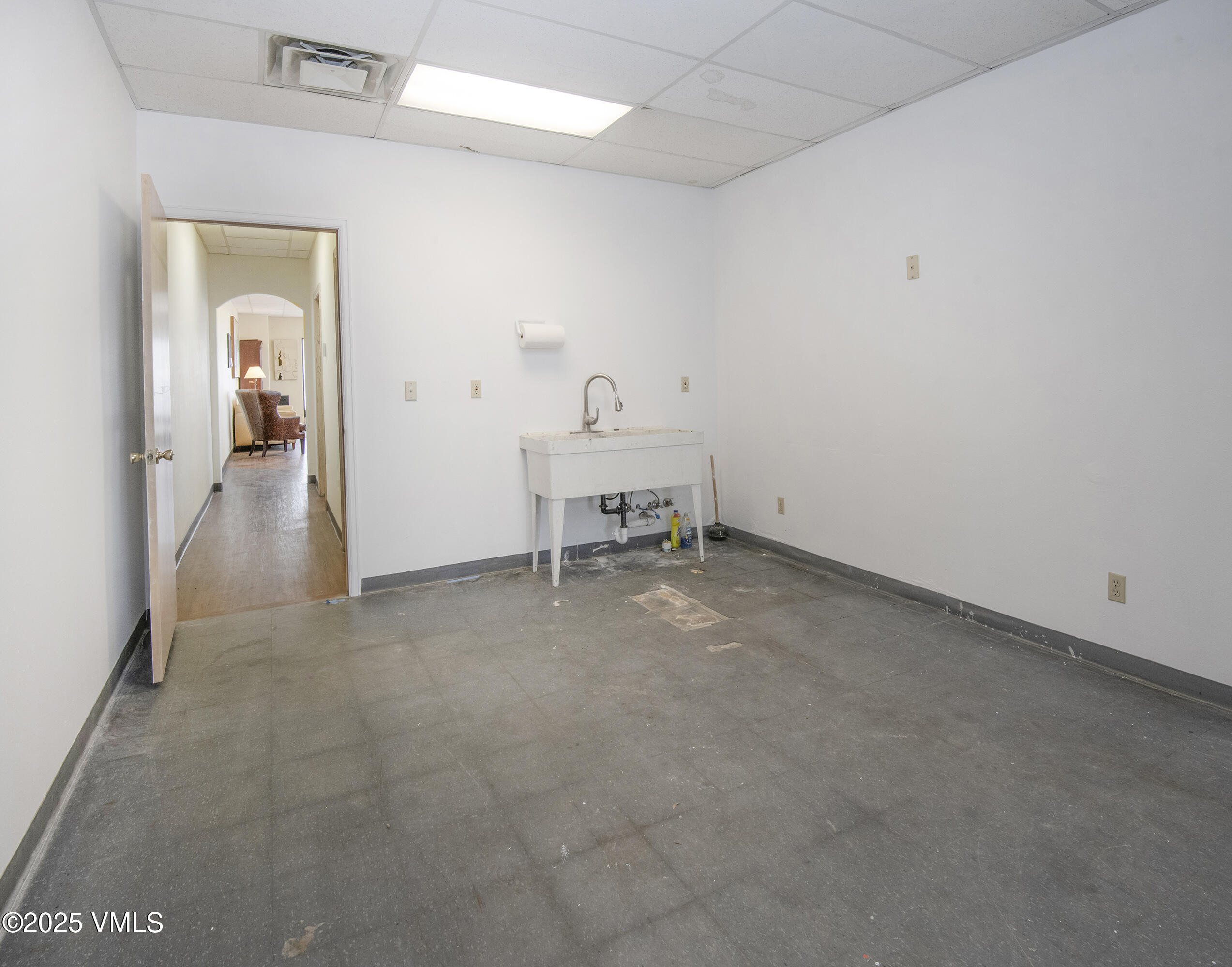 936 Chambers, A6 Property Photo 10