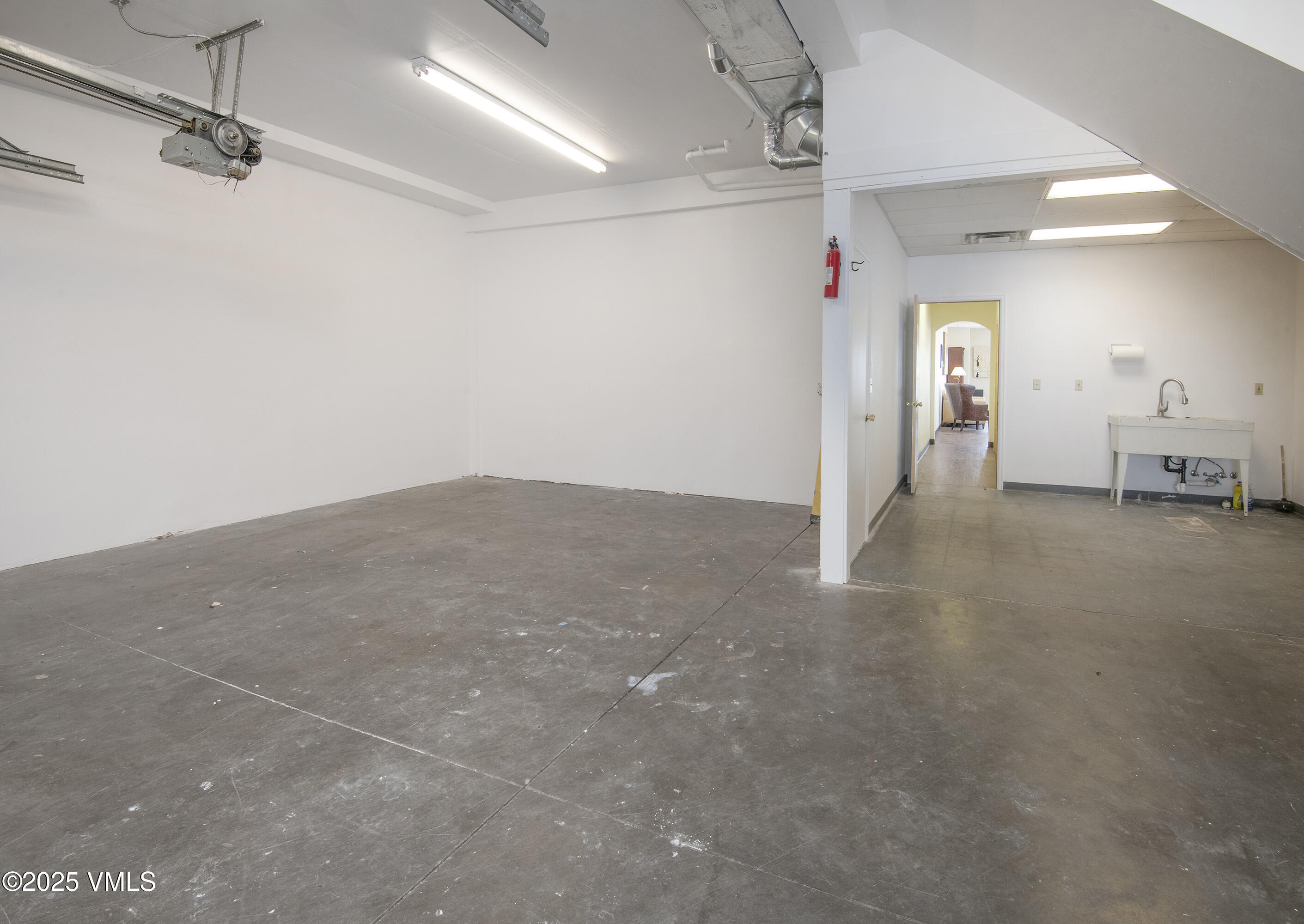 936 Chambers, A6 Property Photo 11