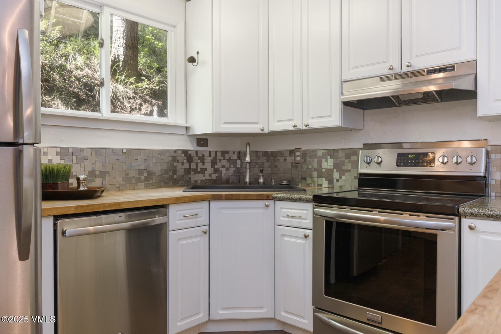 2932 Bellflower Drive, B Property Photo 13
