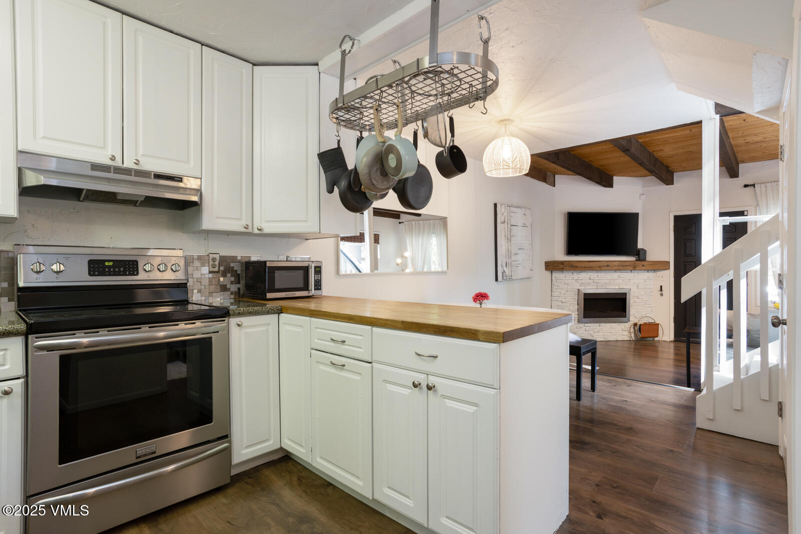 2932 Bellflower Drive, B Property Photo 14