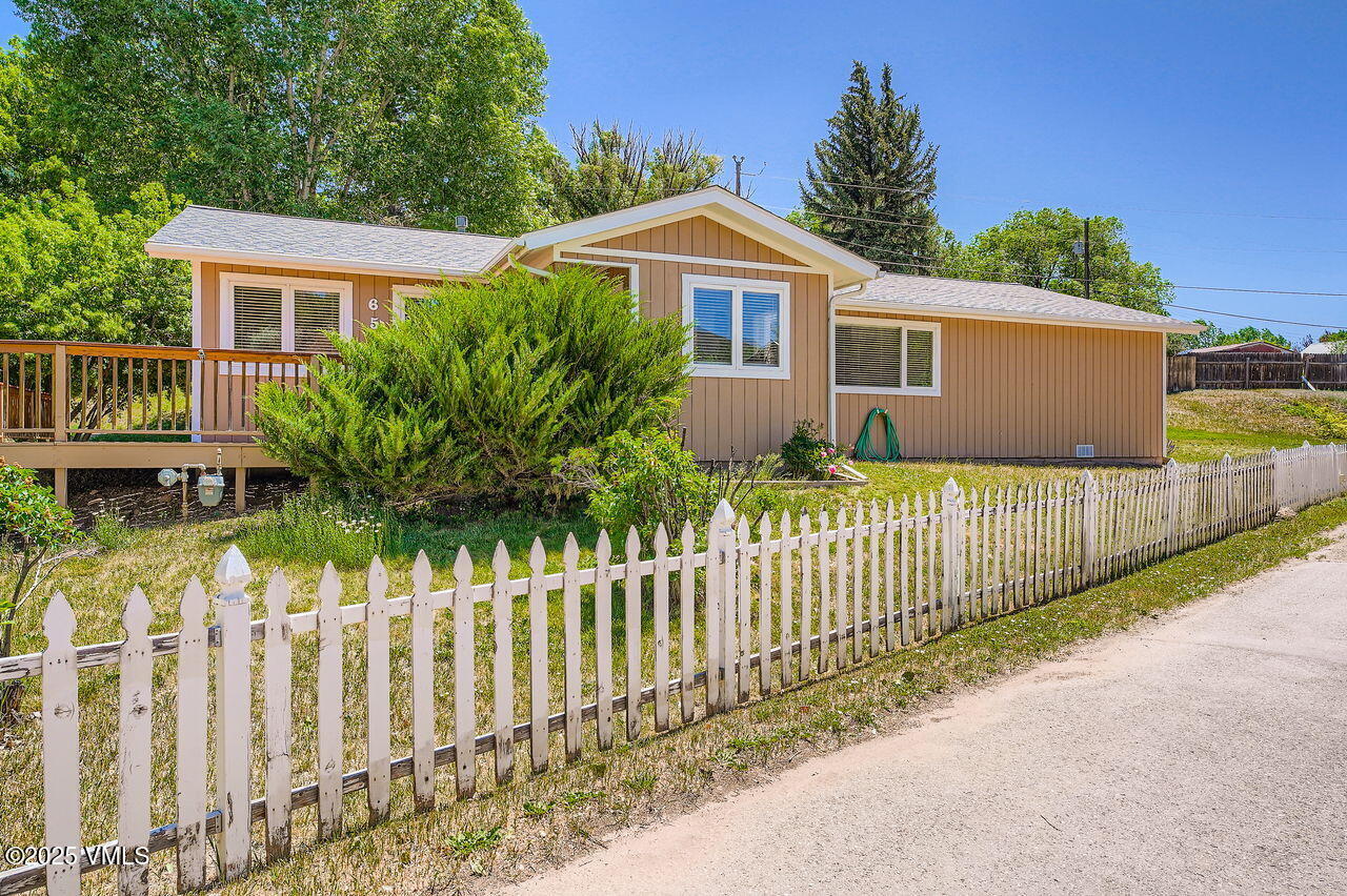 652 Lost Lane Place