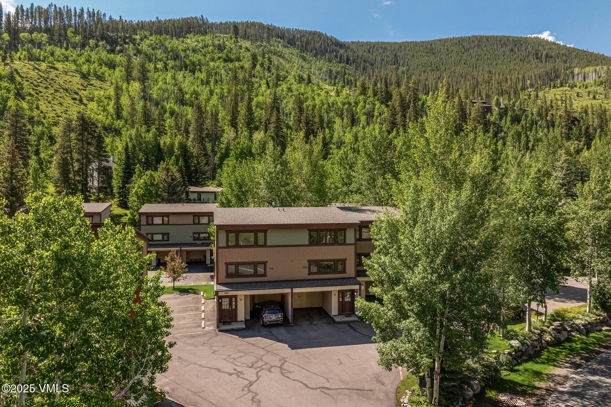 2540 Kinnikinnick, G-2