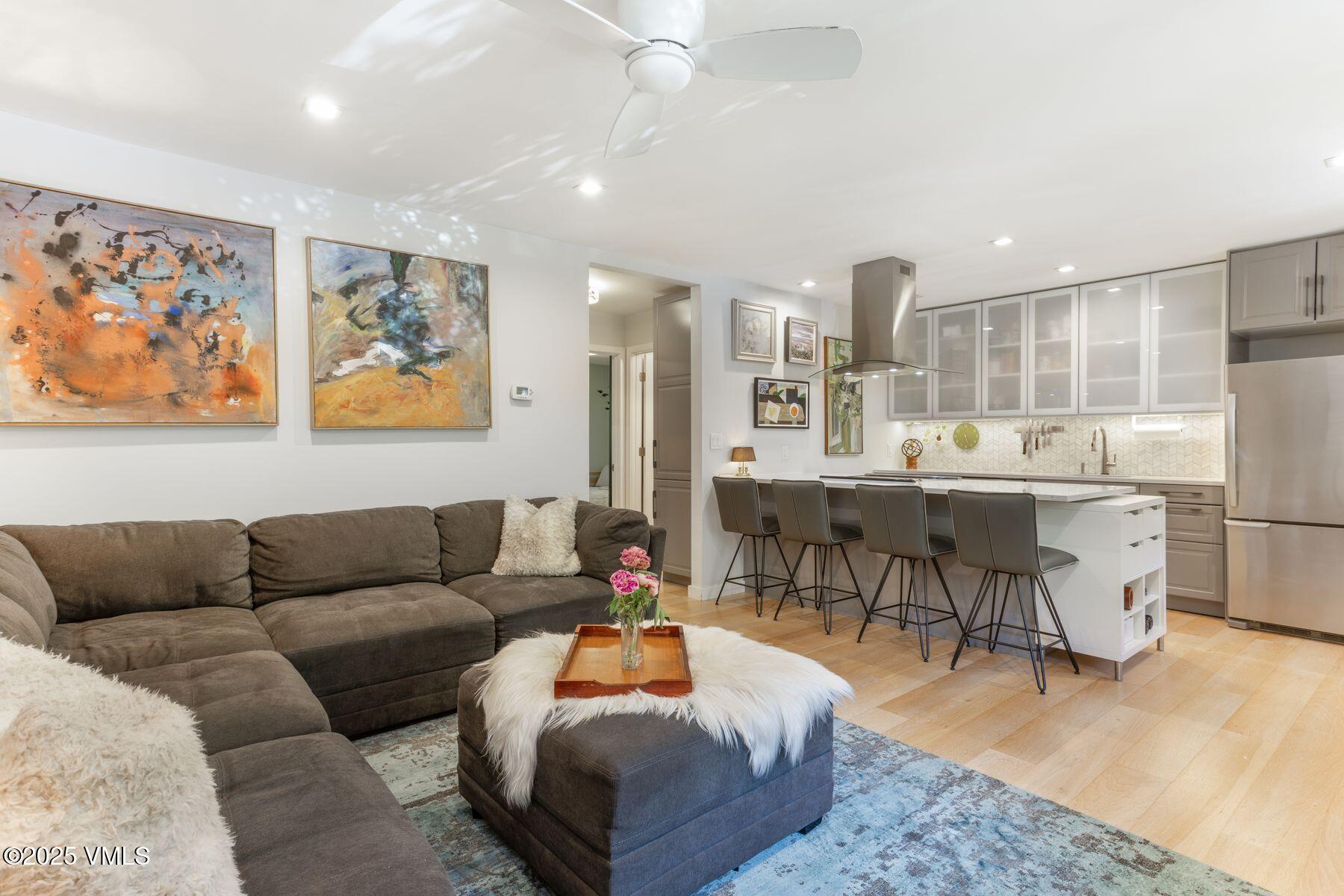 2783 Kinnikinnick Road, 7