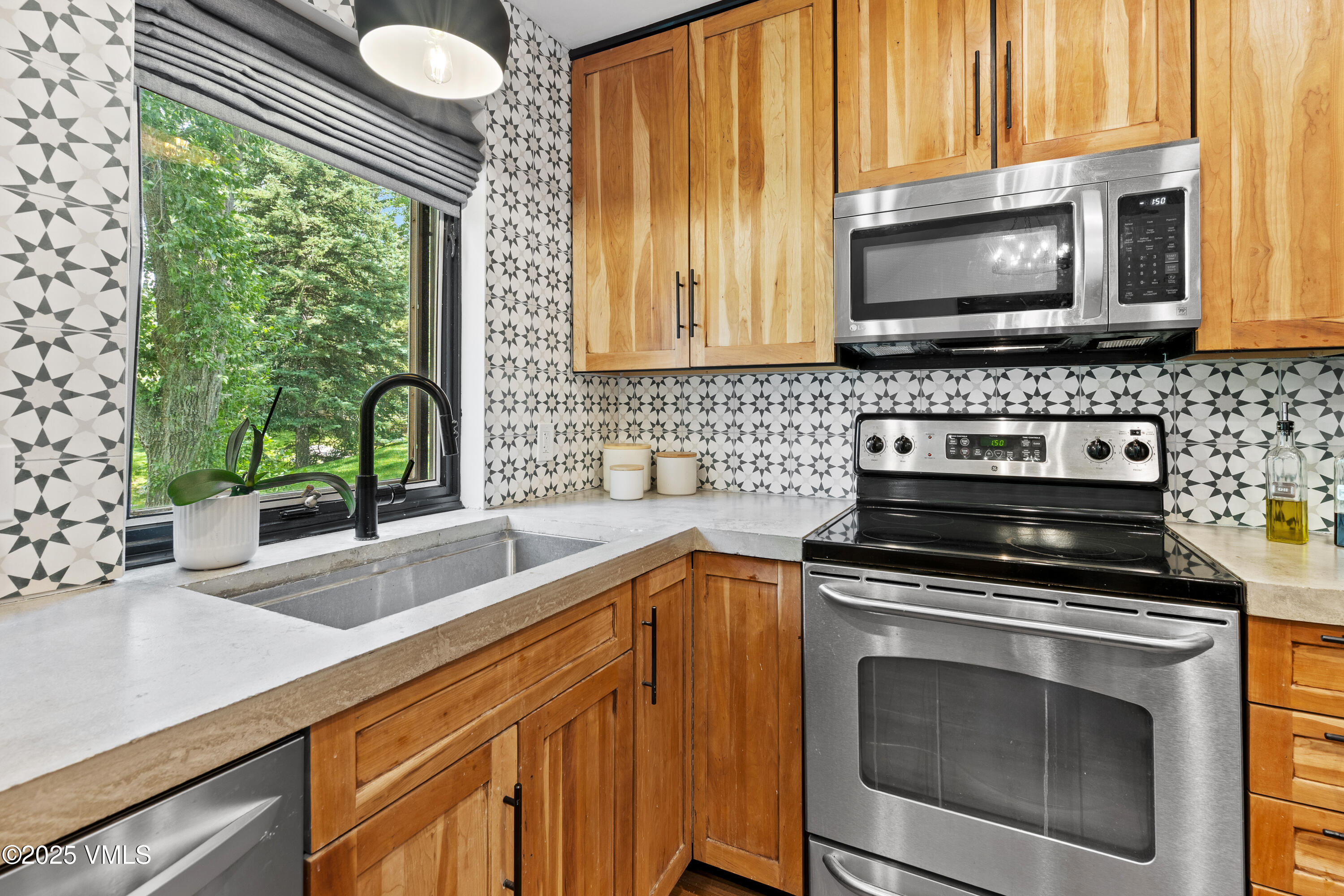 570 Homestead Drive, 25 Property Photo 9