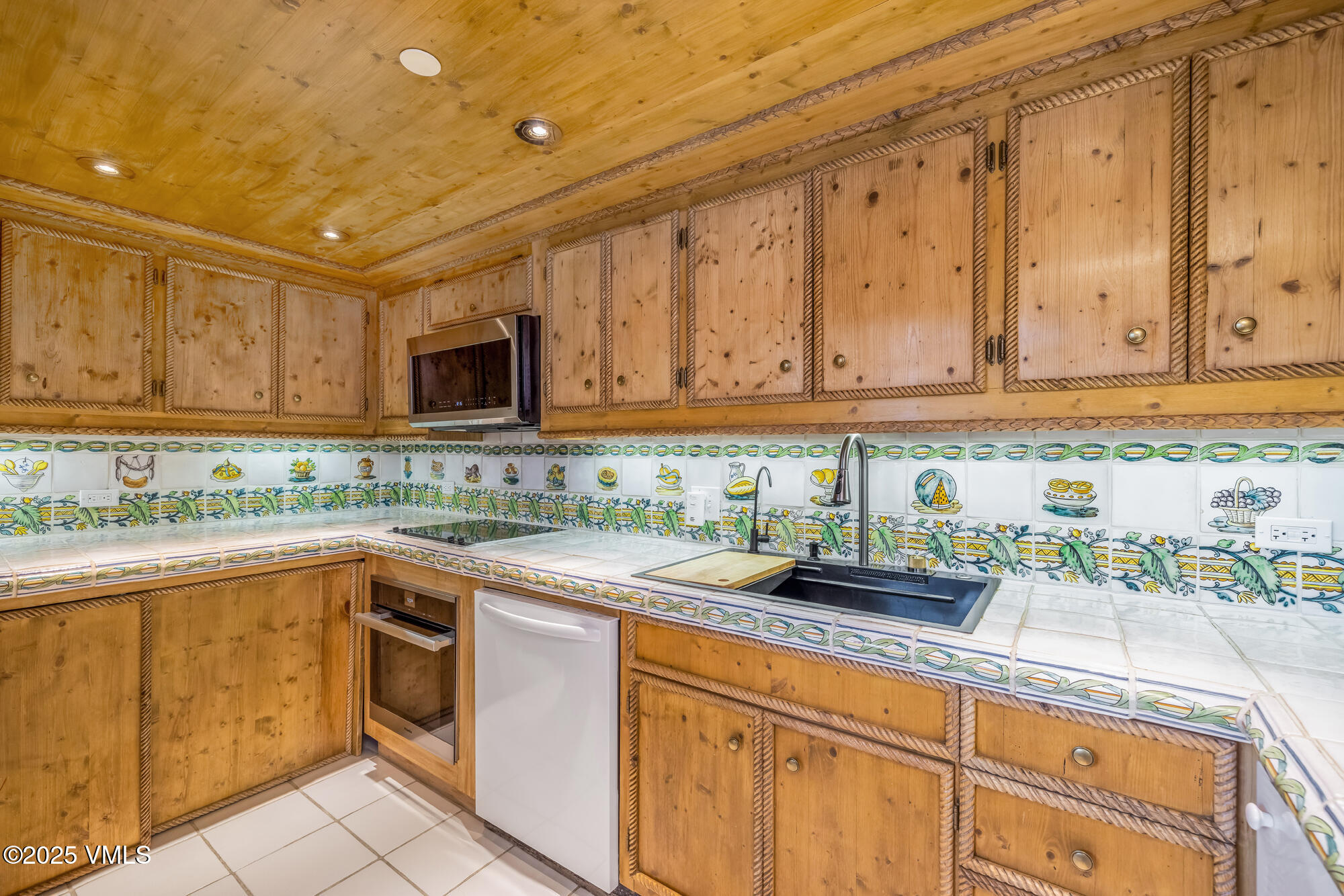 600 Vail Valley Drive 310 Property Photo 15