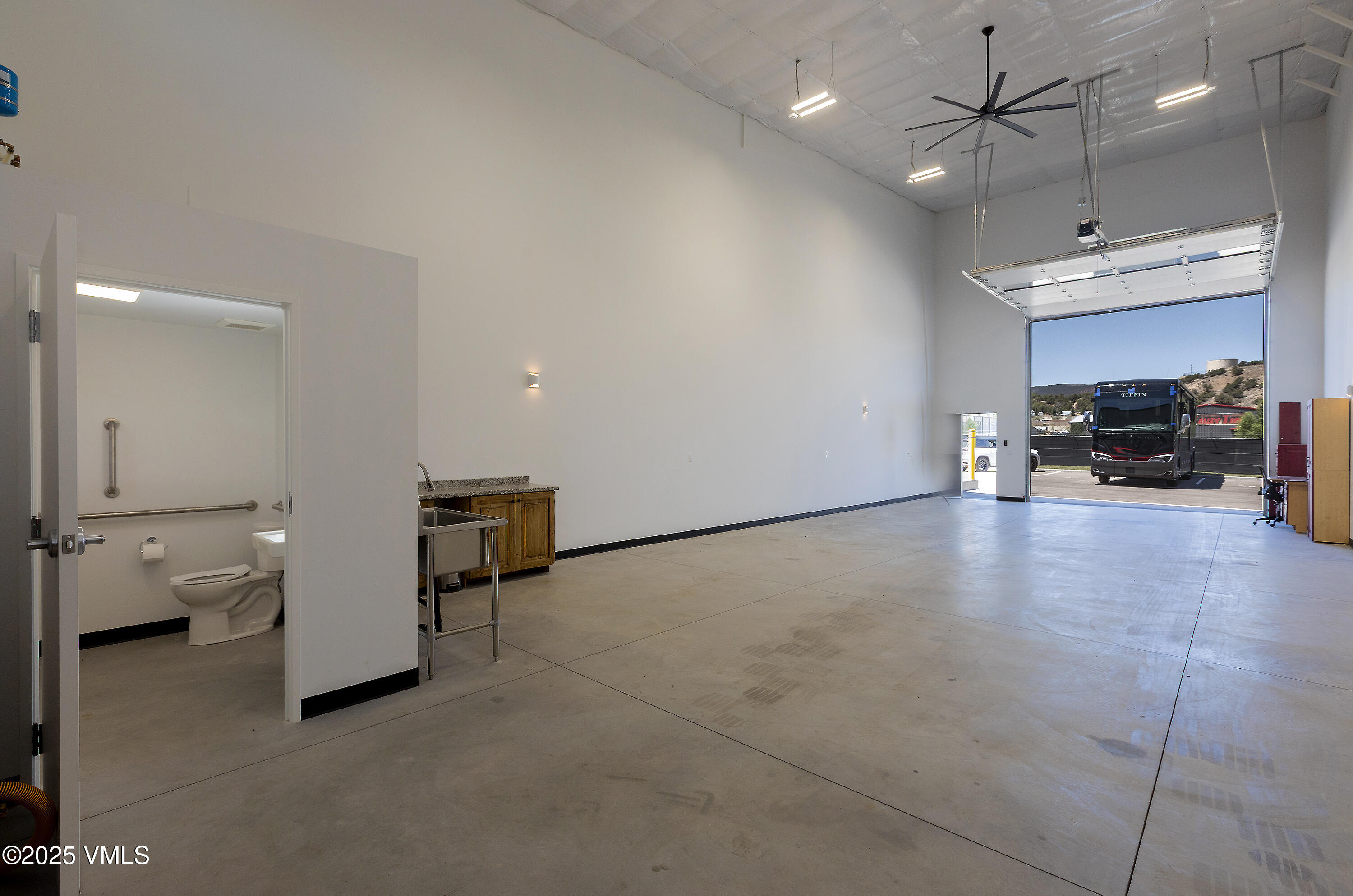 525 Plane Street, A4 Property Photo 1
