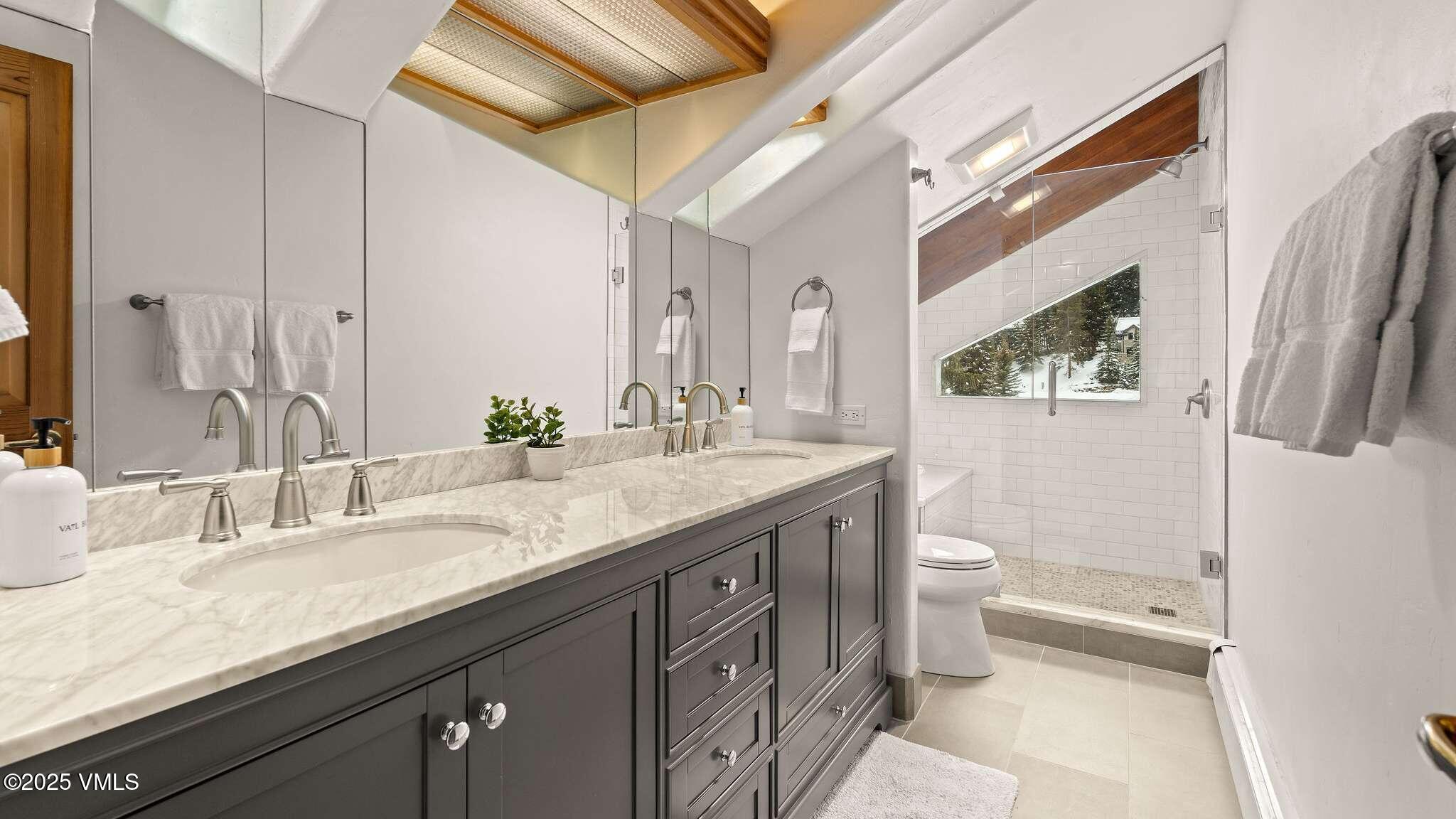 122 W Meadow Drive Property Photo 8