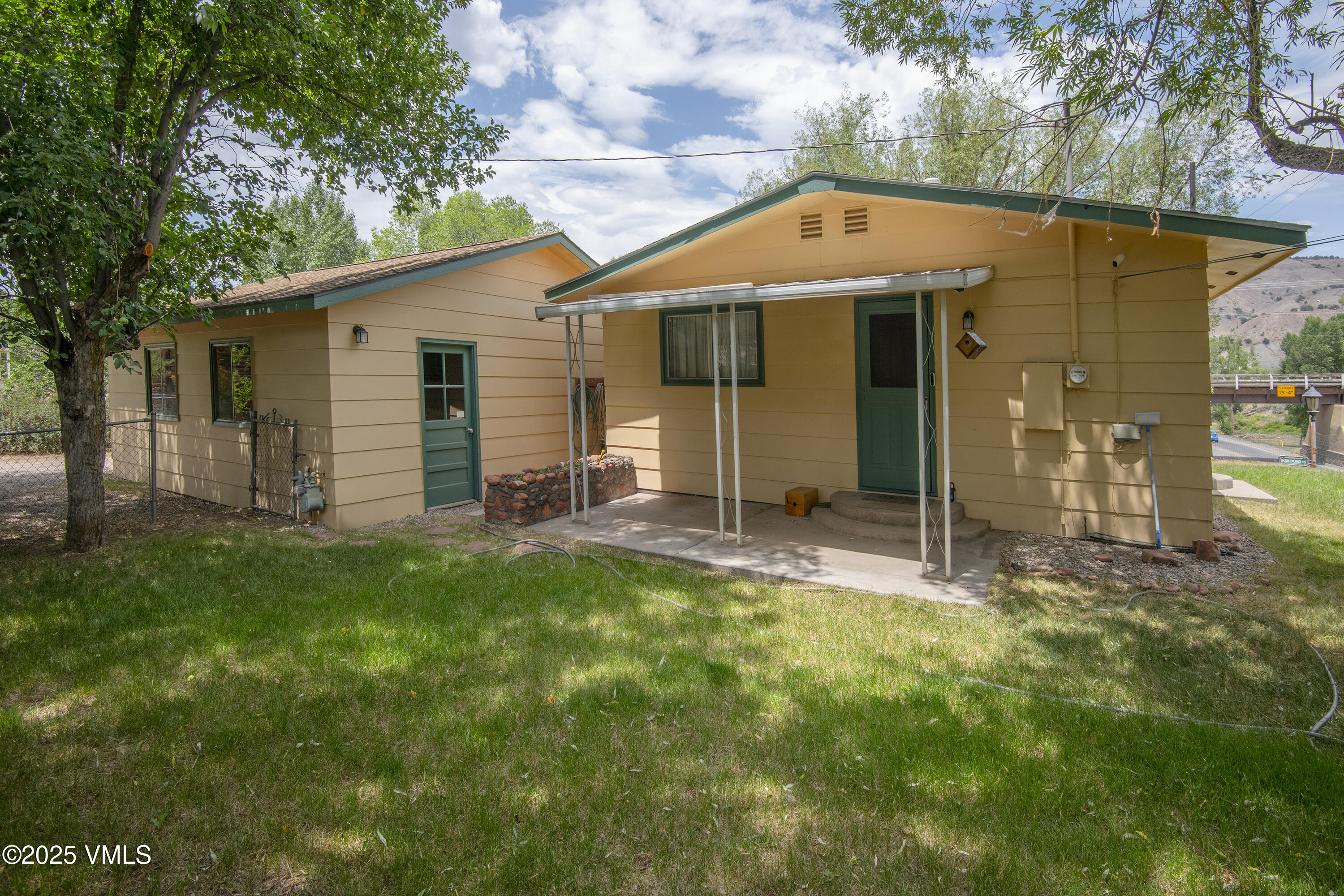 429 Railroad Avenue Property Photo 1