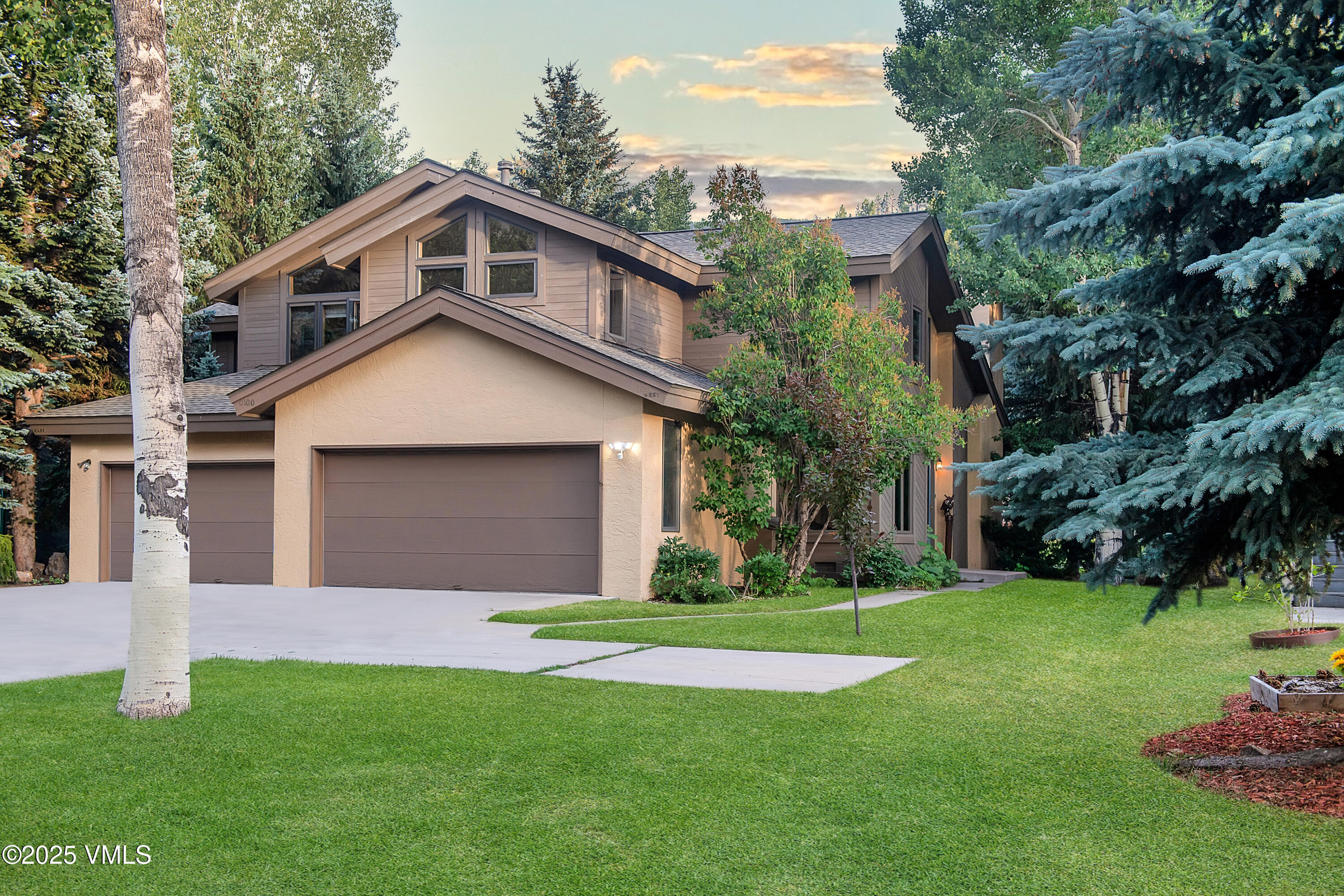 100 Deer Boulevard, B Property Photo 1