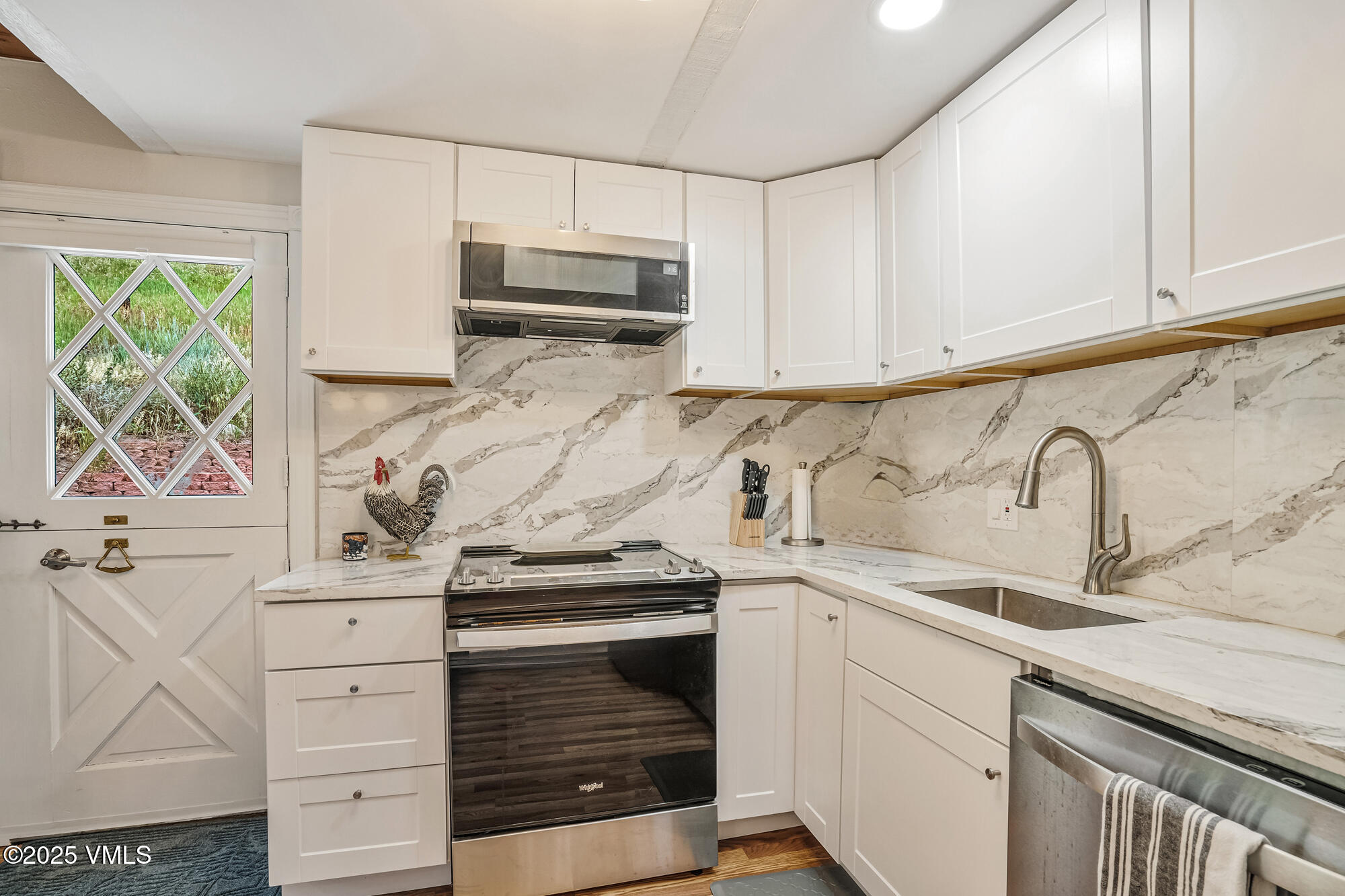 2487 Chamonix Lane, F1 Property Photo 7
