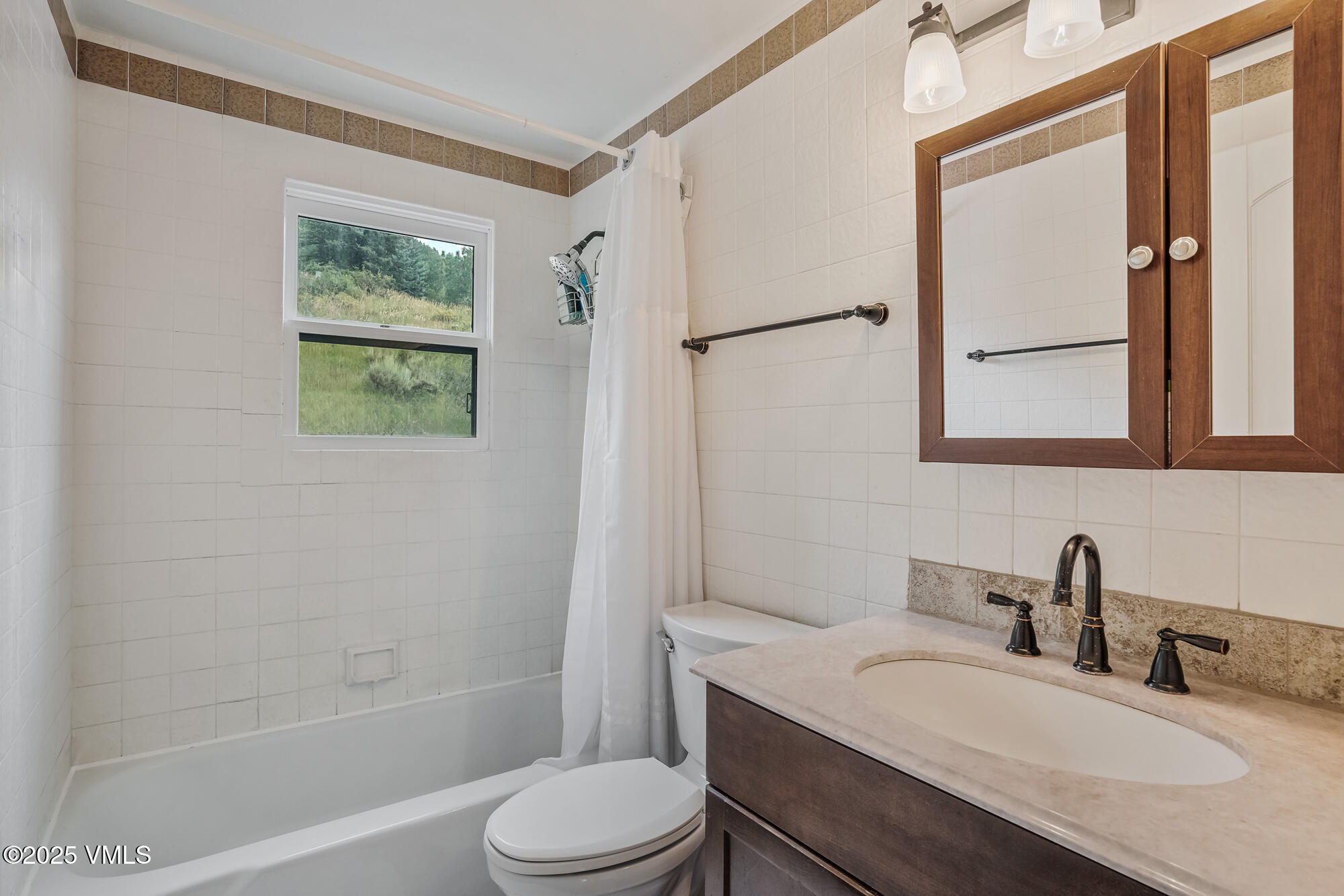 2487 Chamonix Lane, F1 Property Photo 10