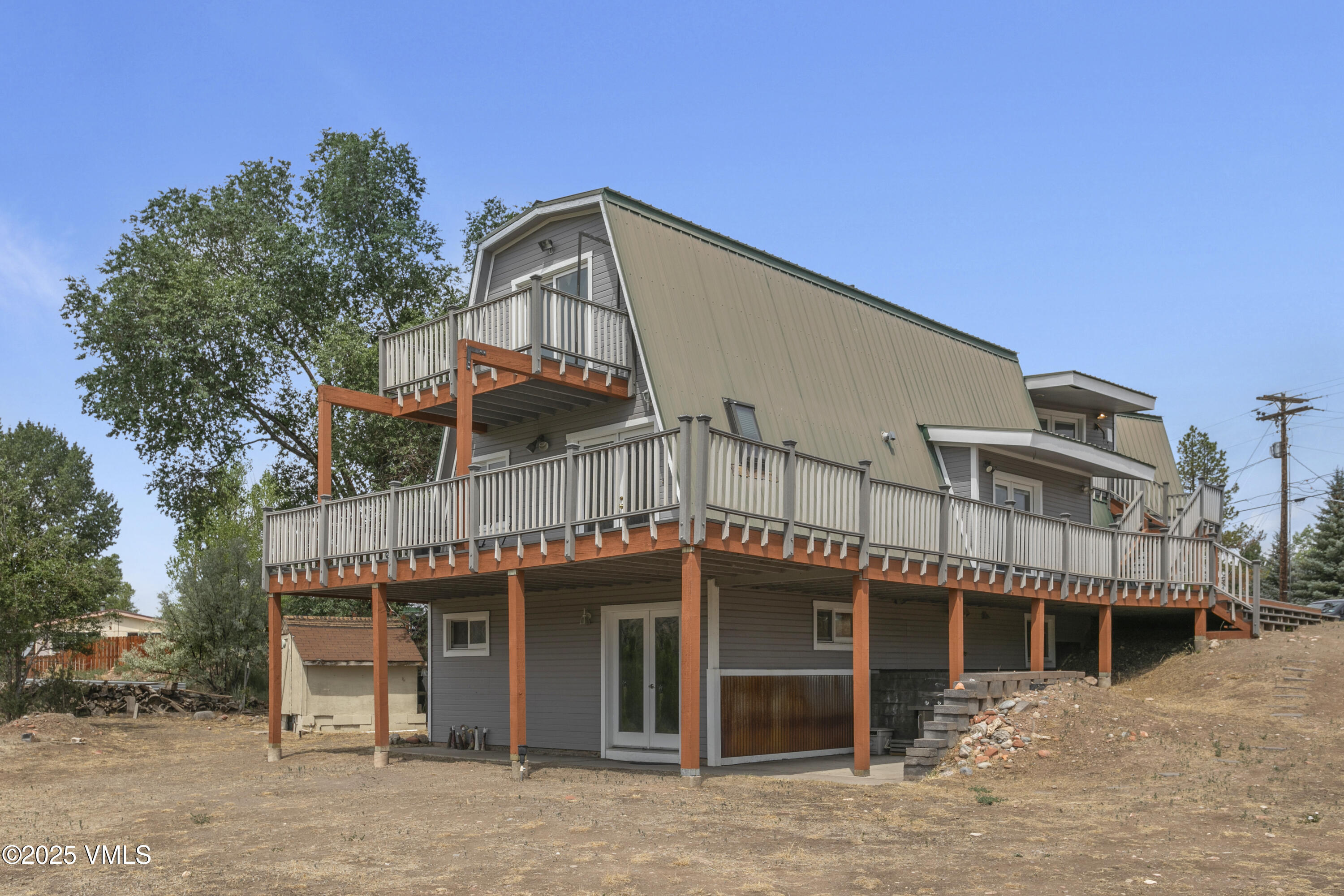 610 Castle Drive Property Photo 1