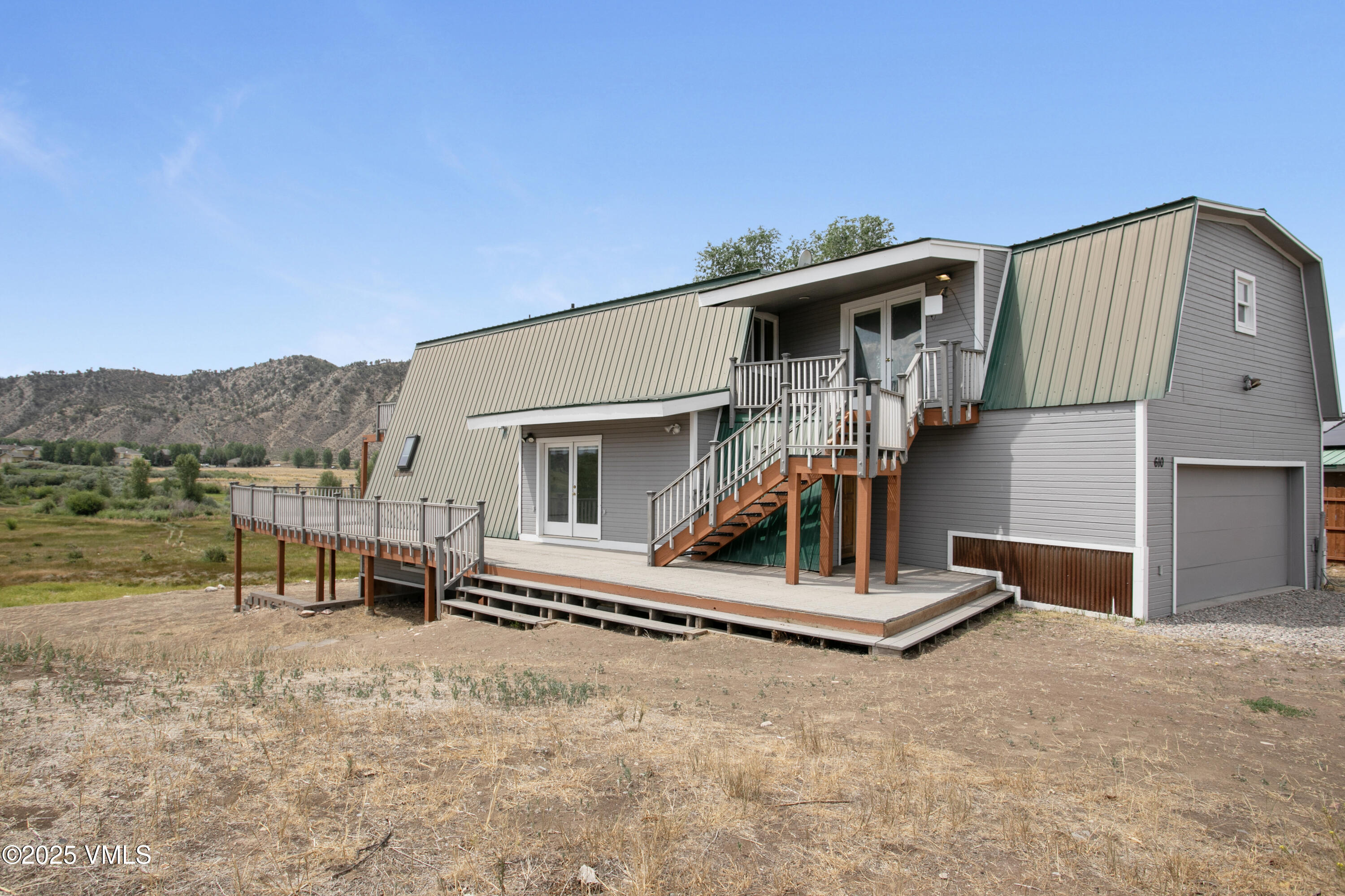 610 Castle Drive Property Photo 2