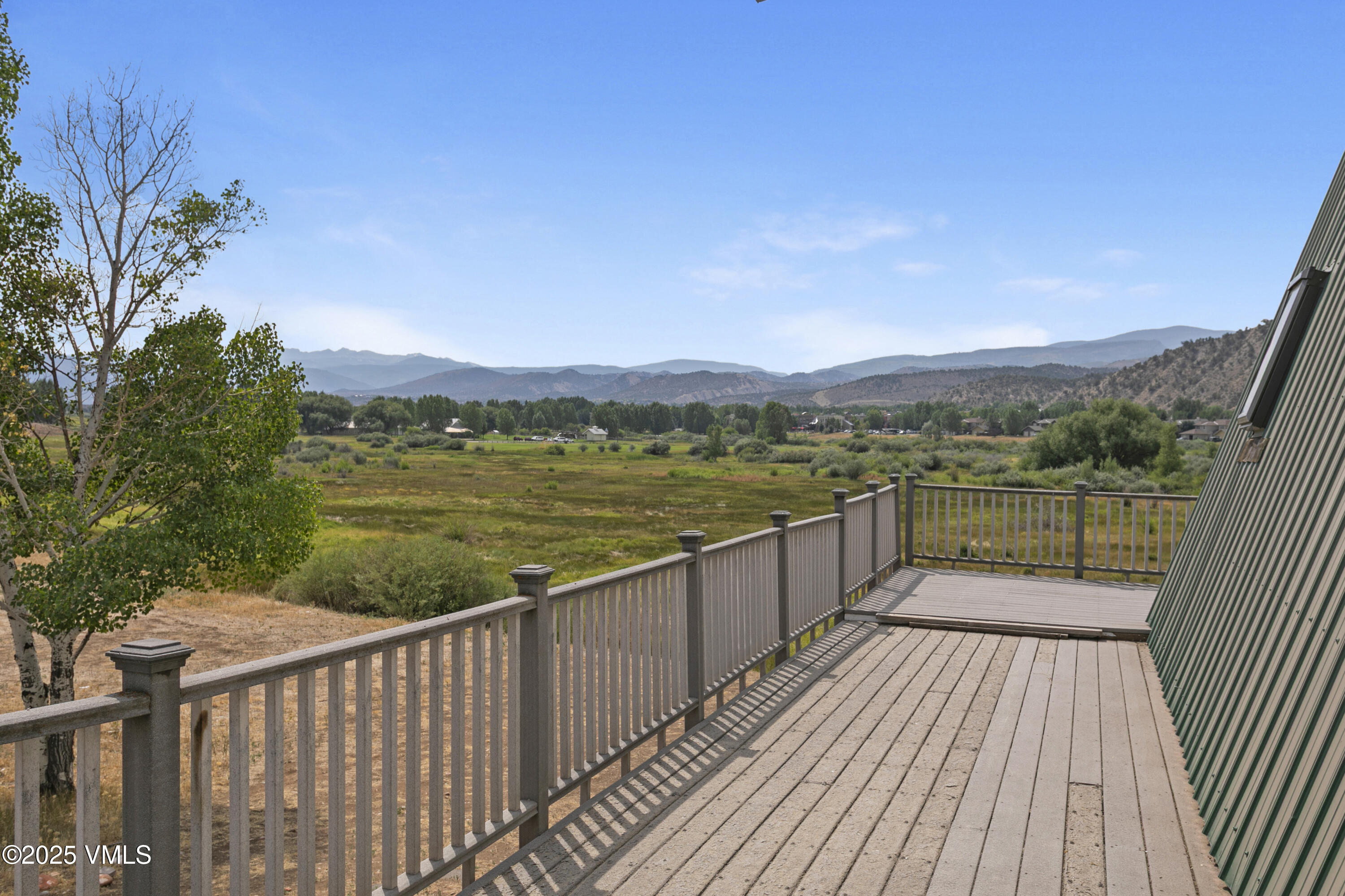 610 Castle Drive Property Photo 5