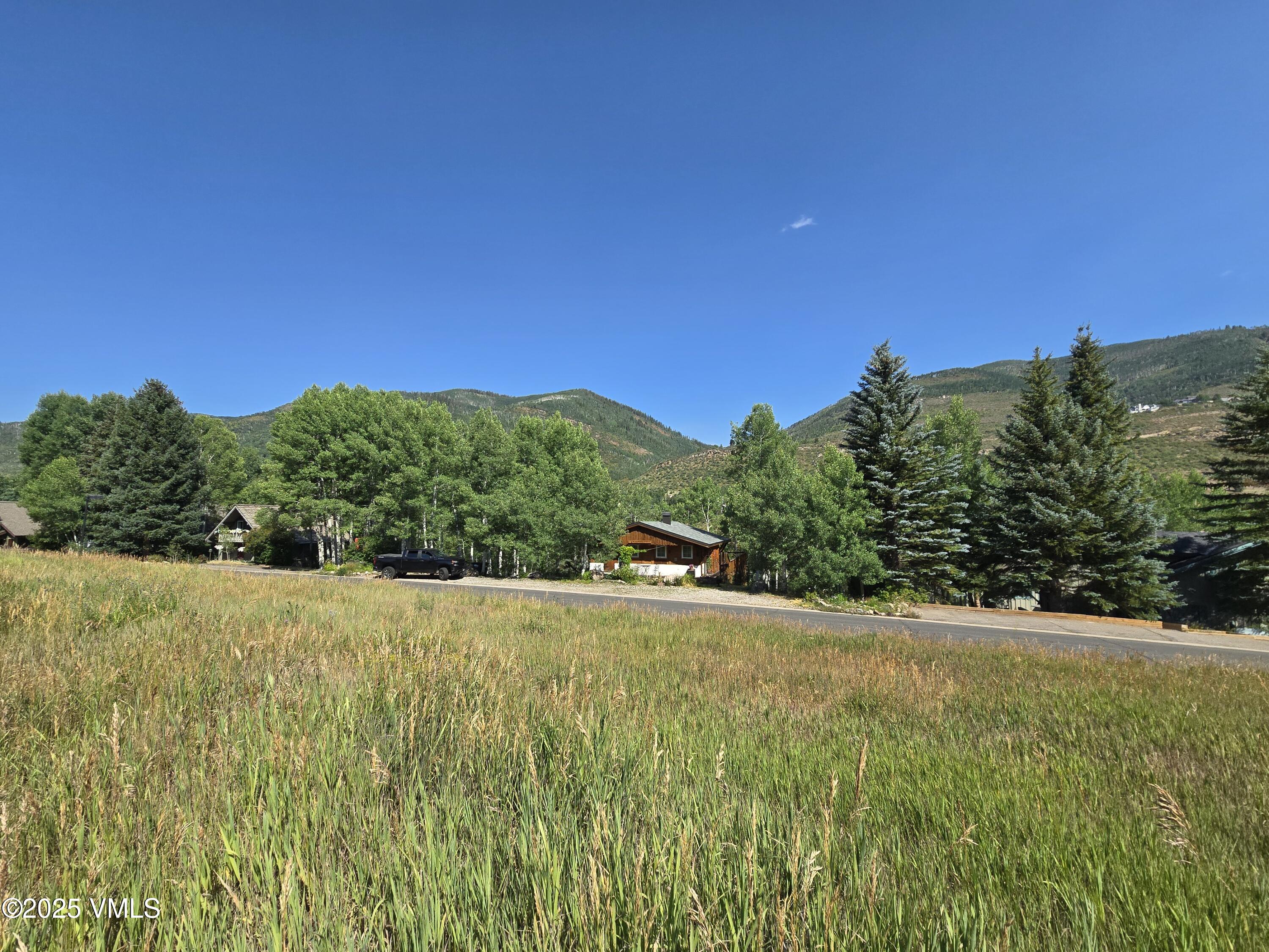 1613 Matterhorn Circle Property Photo 2