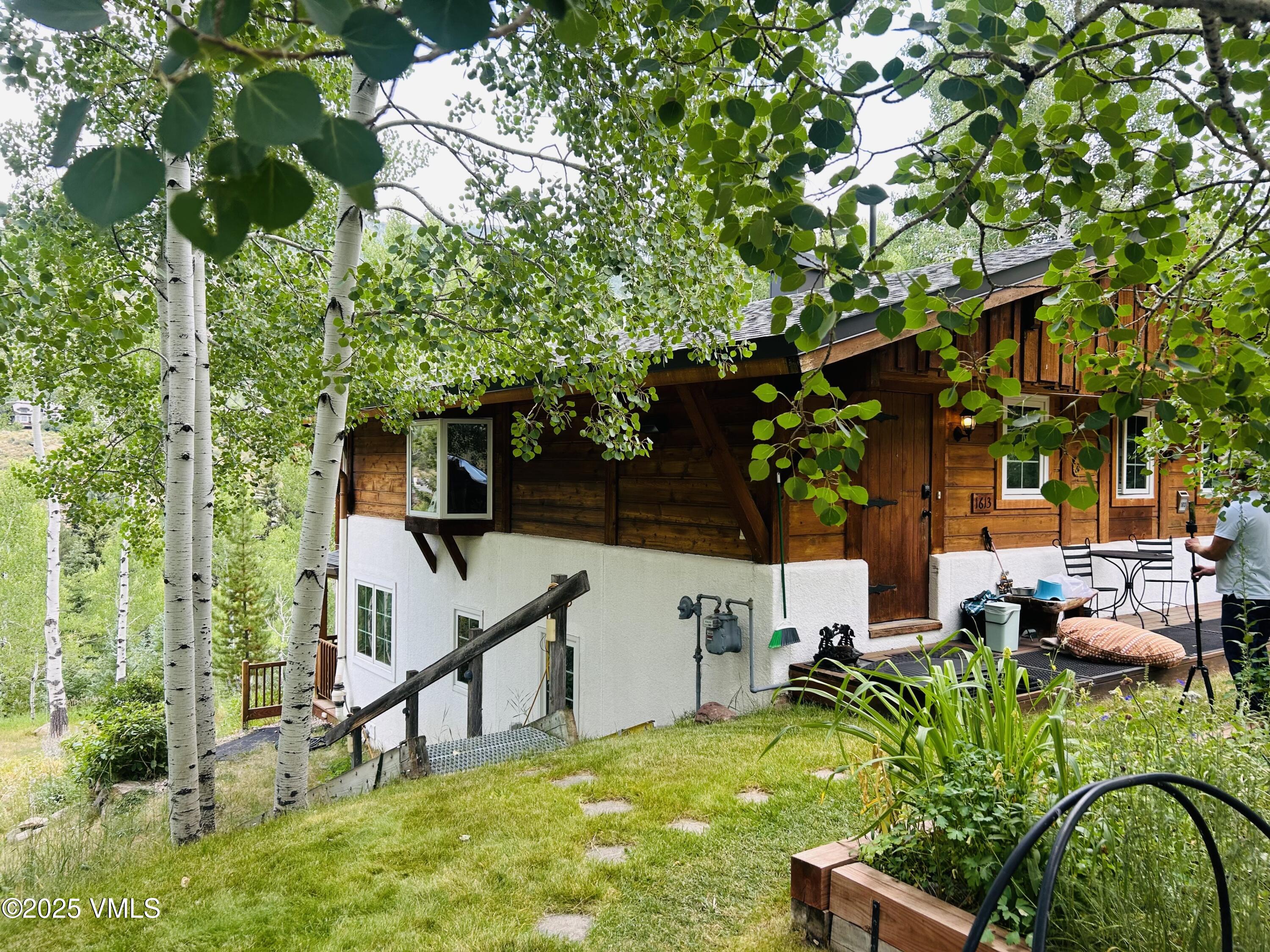 1613 Matterhorn Circle Property Photo 20
