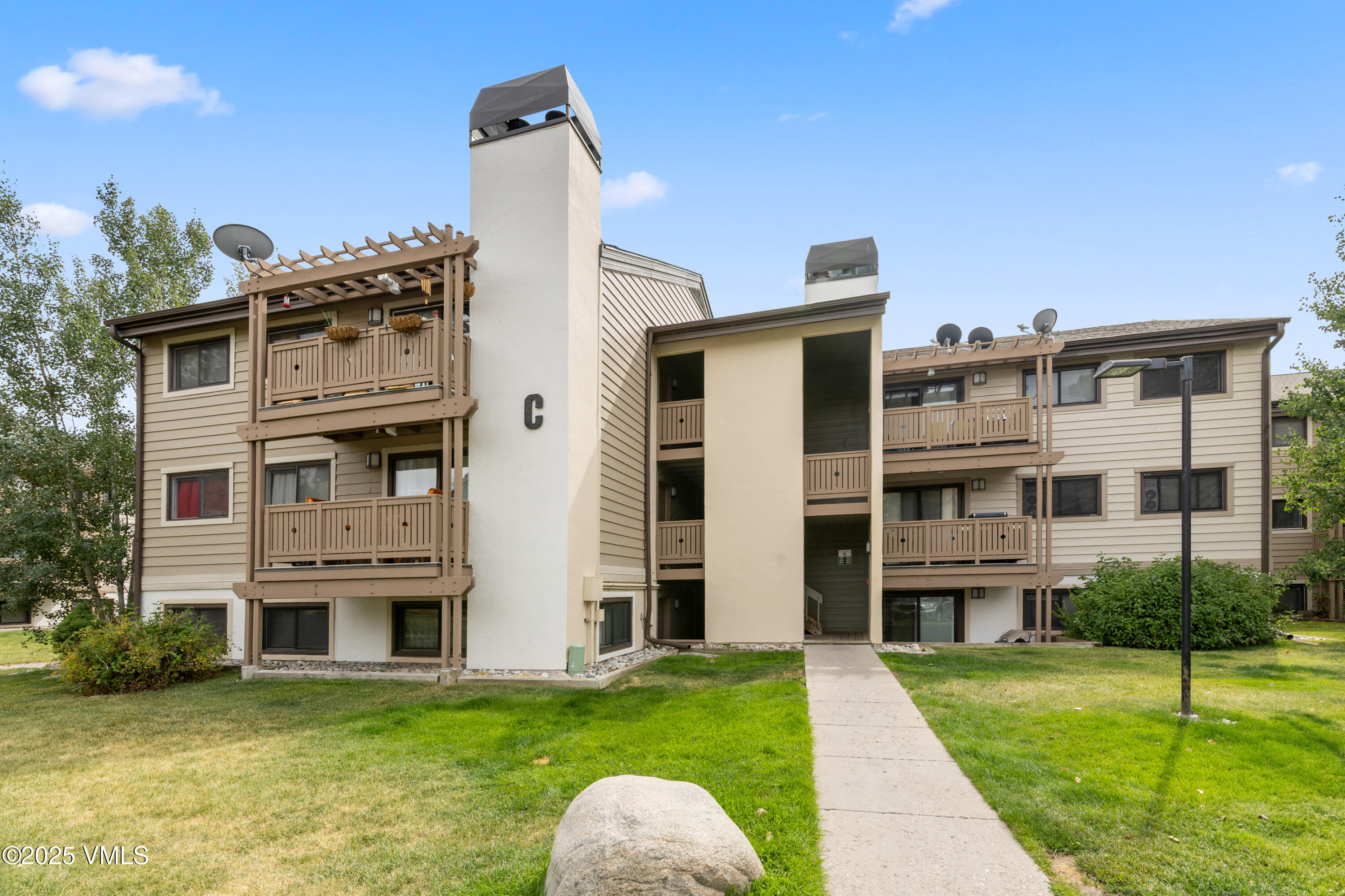 998 W Beaver Creek Boulevard, C104 Property Photo 1