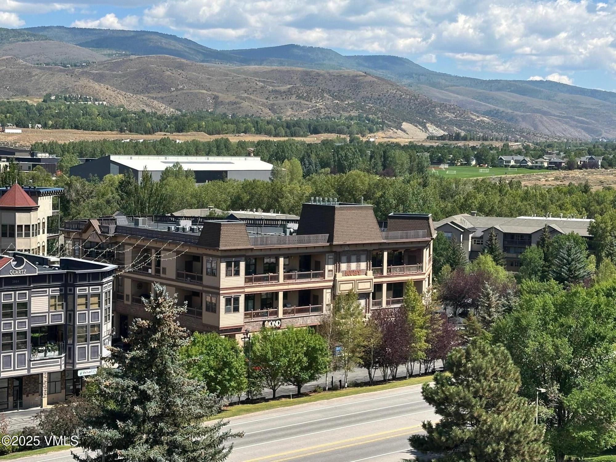 550 S Spring Street, F3-8 | Contact Jennifer Banner | Top Luxury Real Estate  Expert in Aspen Snowmass, image size:2000x1500
