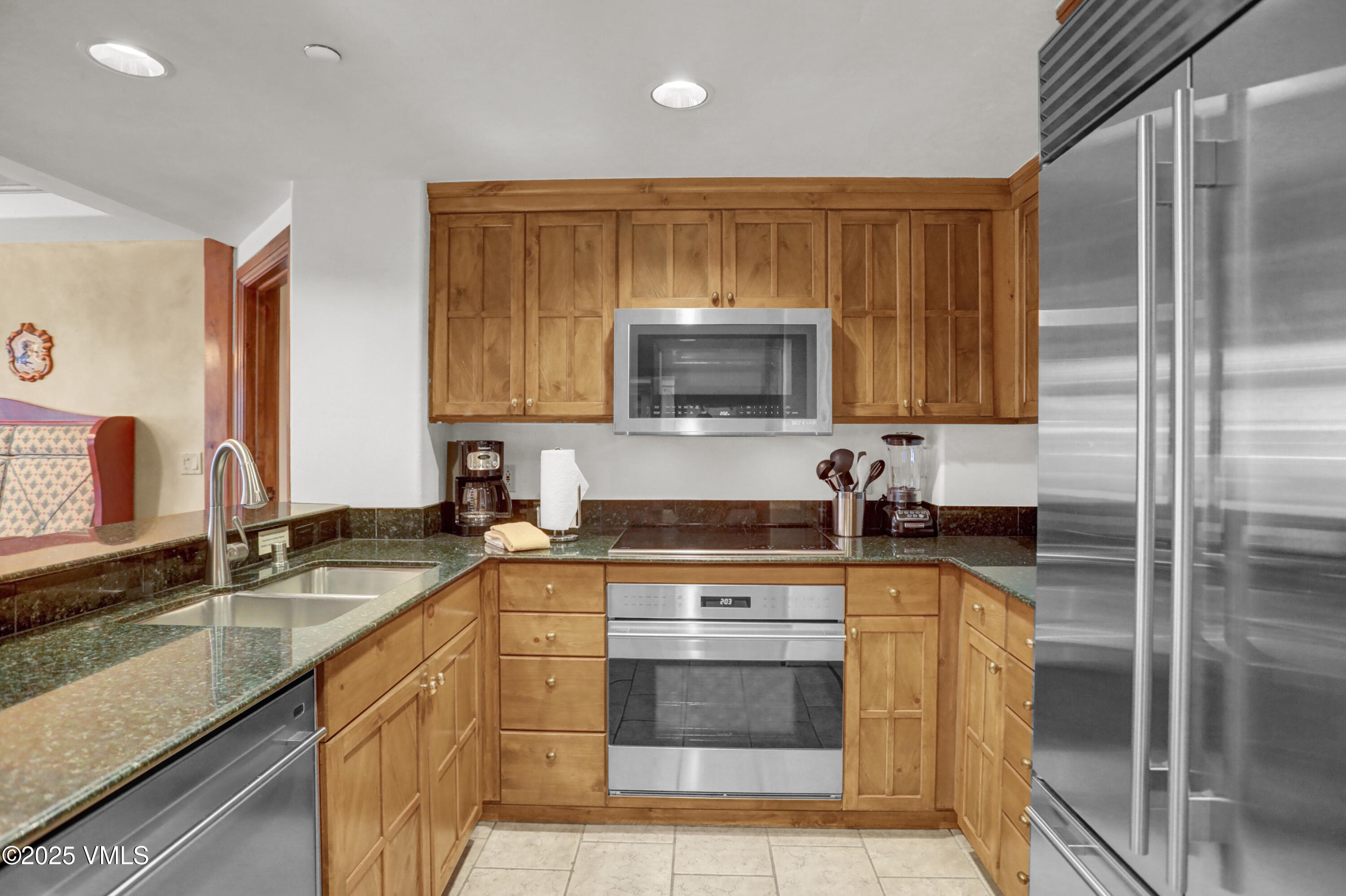 242 E Meadow Drive 303-5 Property Photo 3