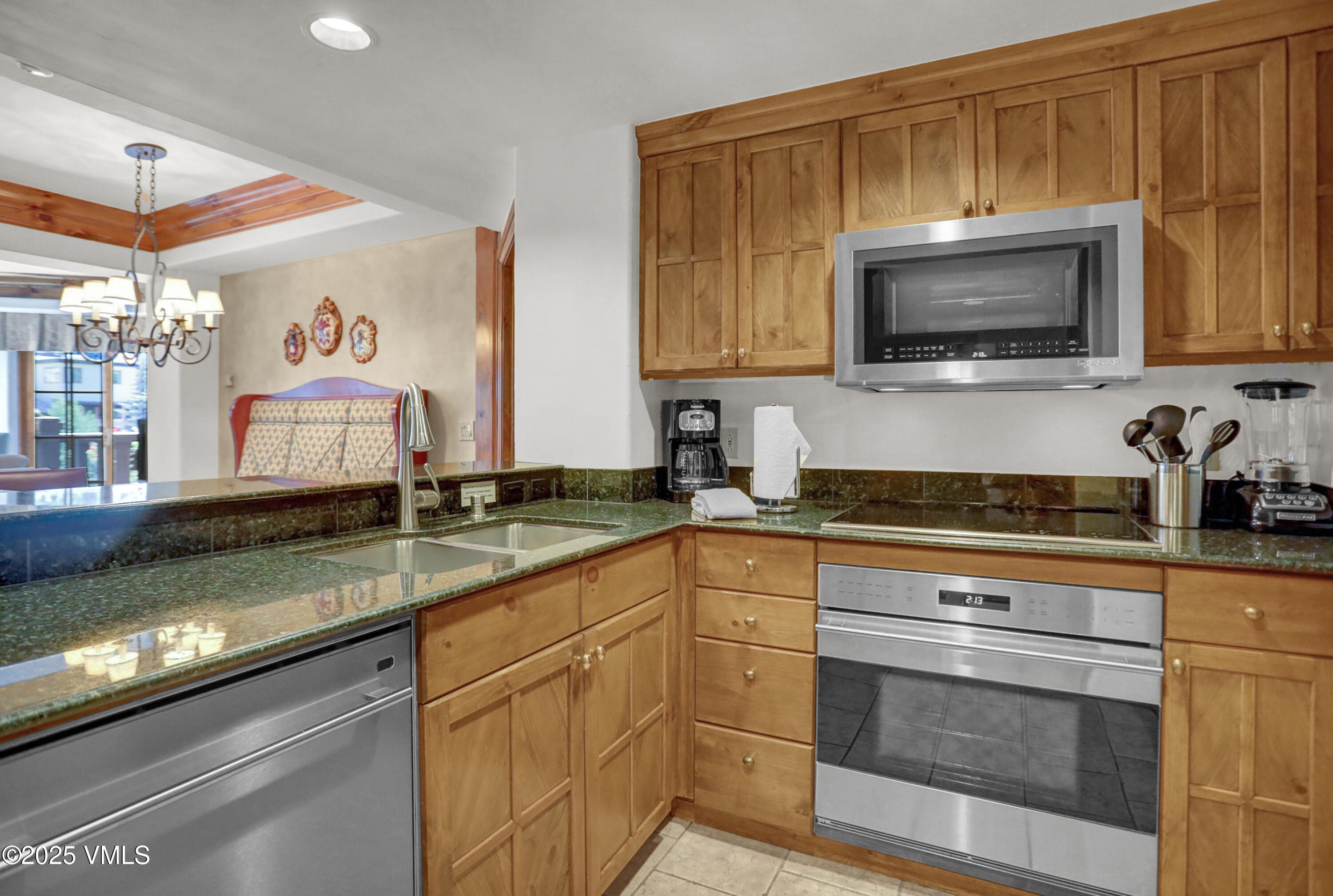 242 E Meadow Drive 303-5 Property Photo 4