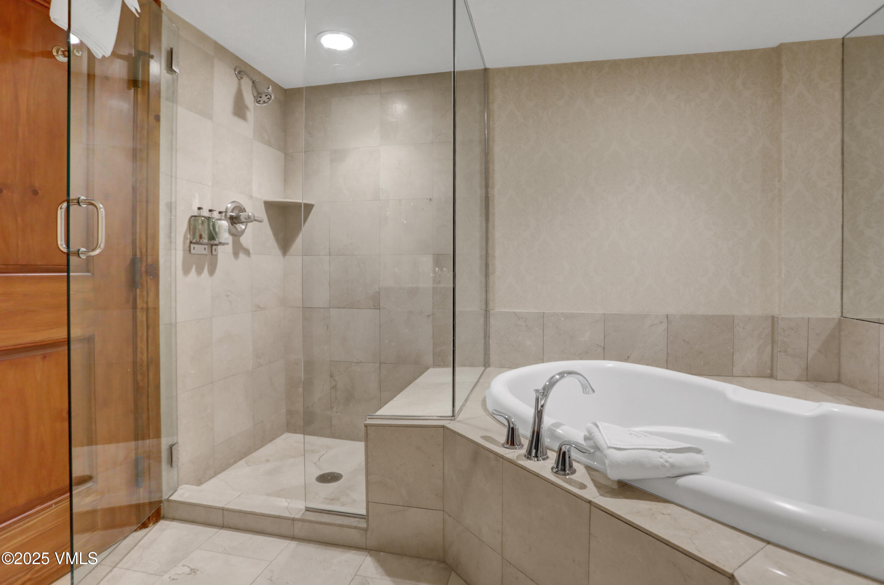 242 E Meadow Drive 303-5 Property Photo 16