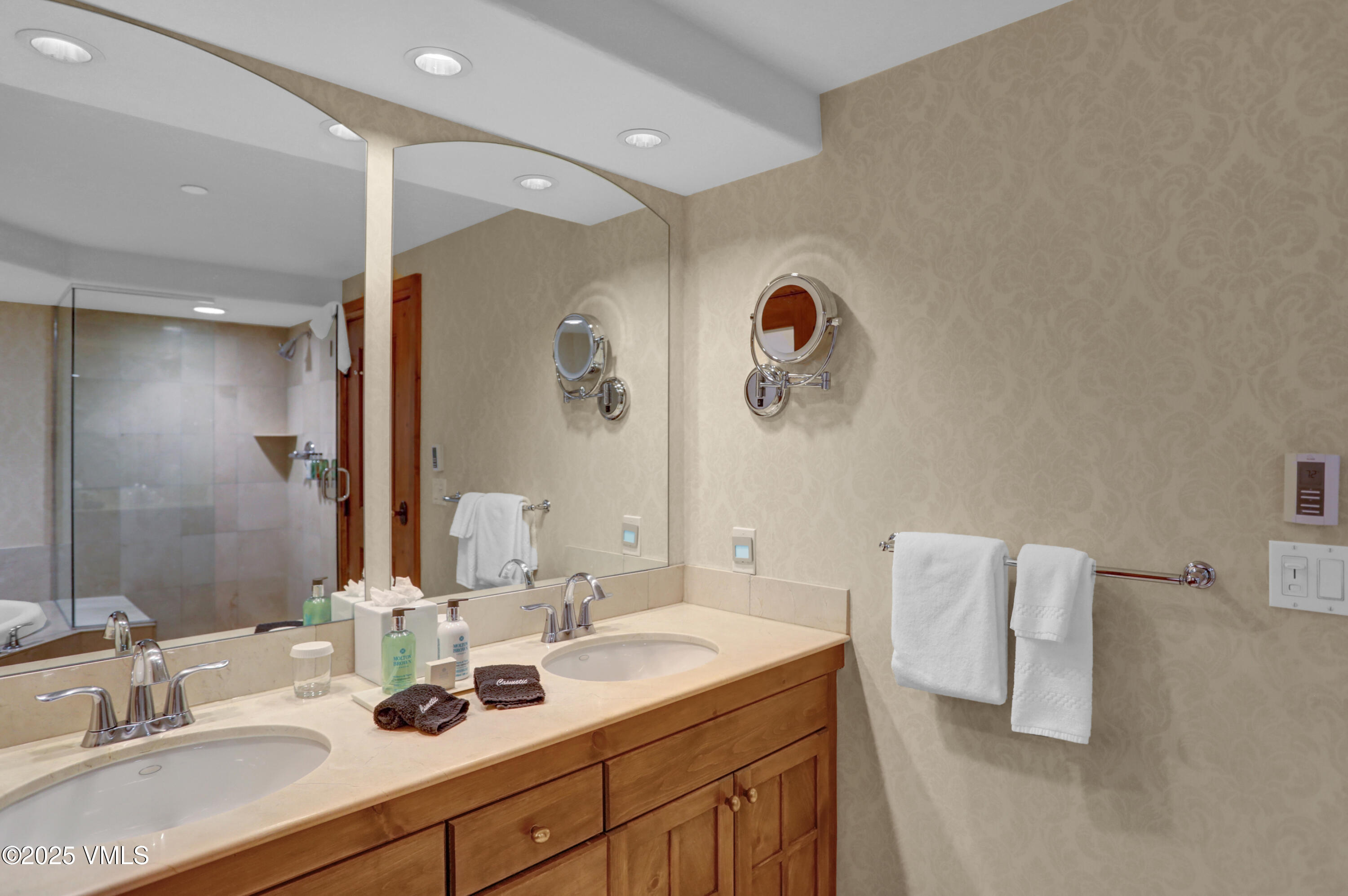 242 E Meadow Drive 303-5 Property Photo 17