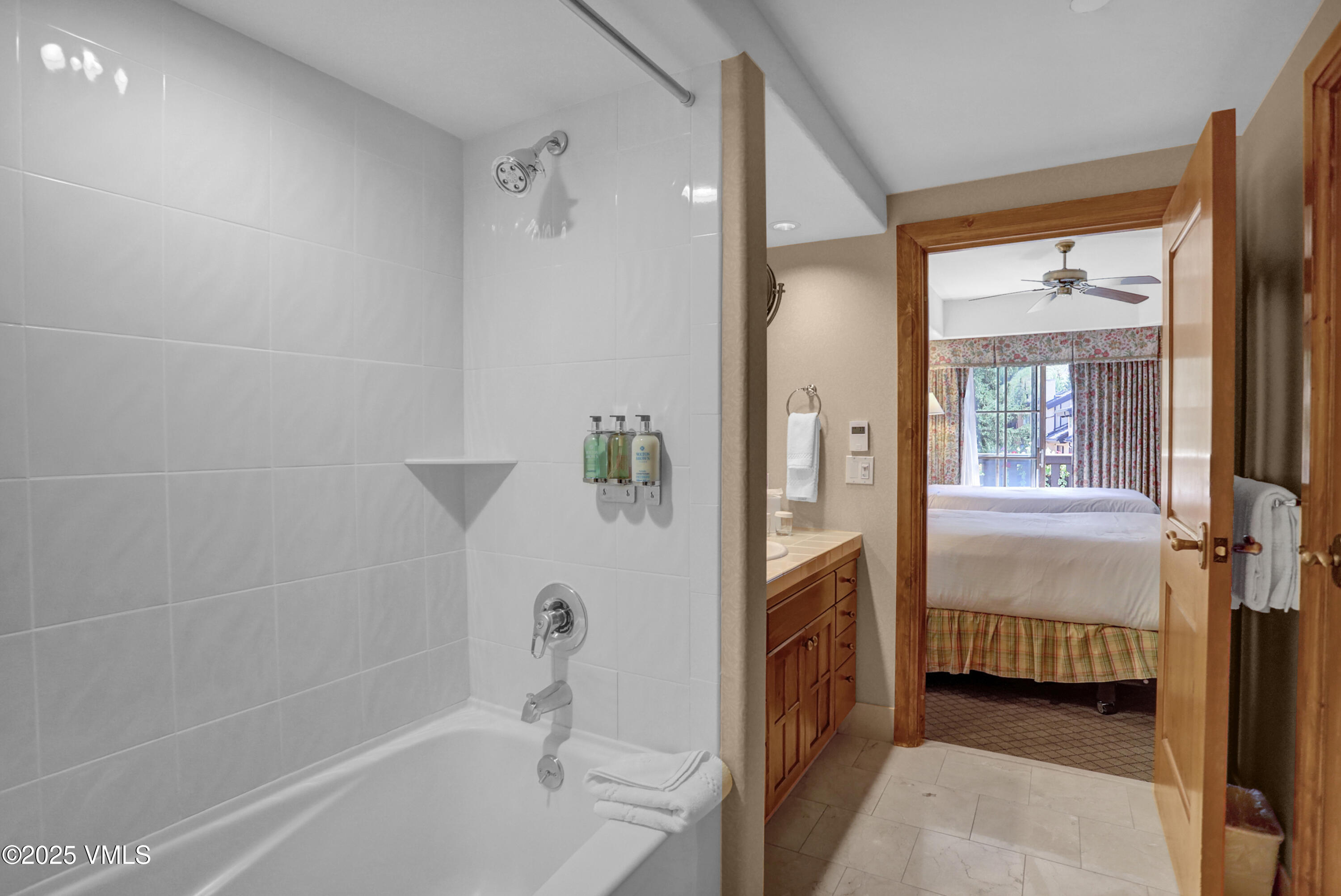 242 E Meadow Drive 303-5 Property Photo 20