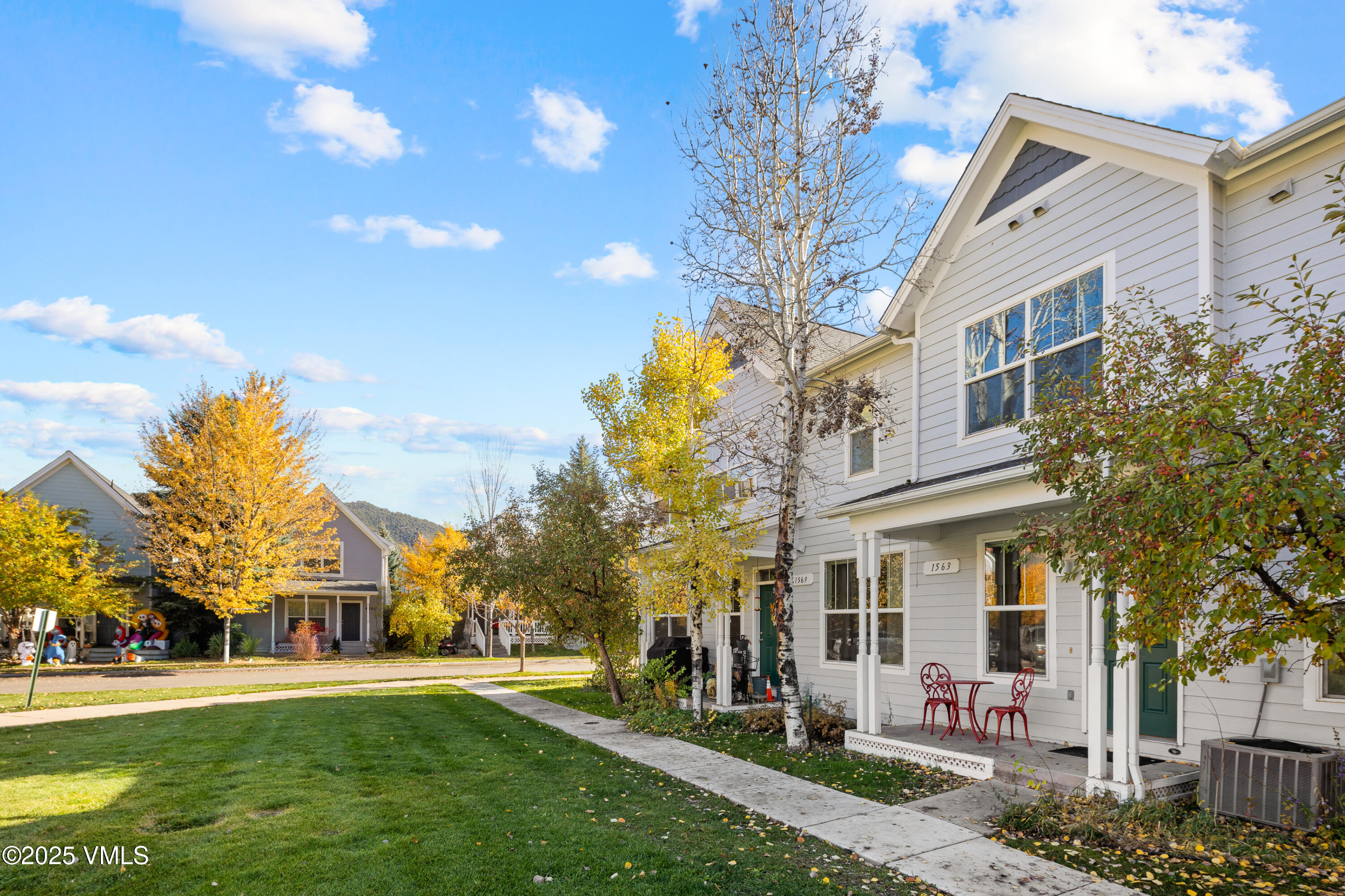 1563 Breen Alley Property Photo 3