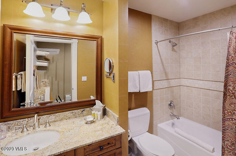 00063b Avondale 142-50 Property Photo 4