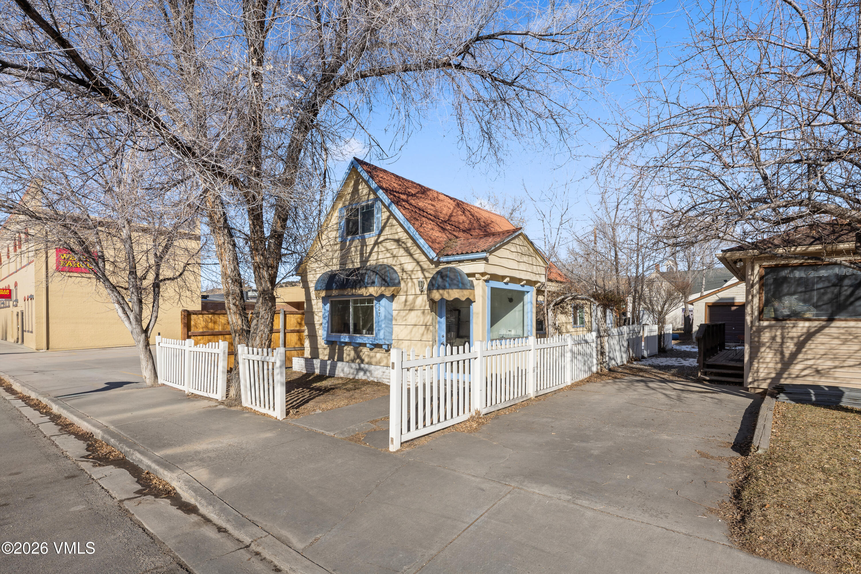 215 Capitol Street Property Photo 22