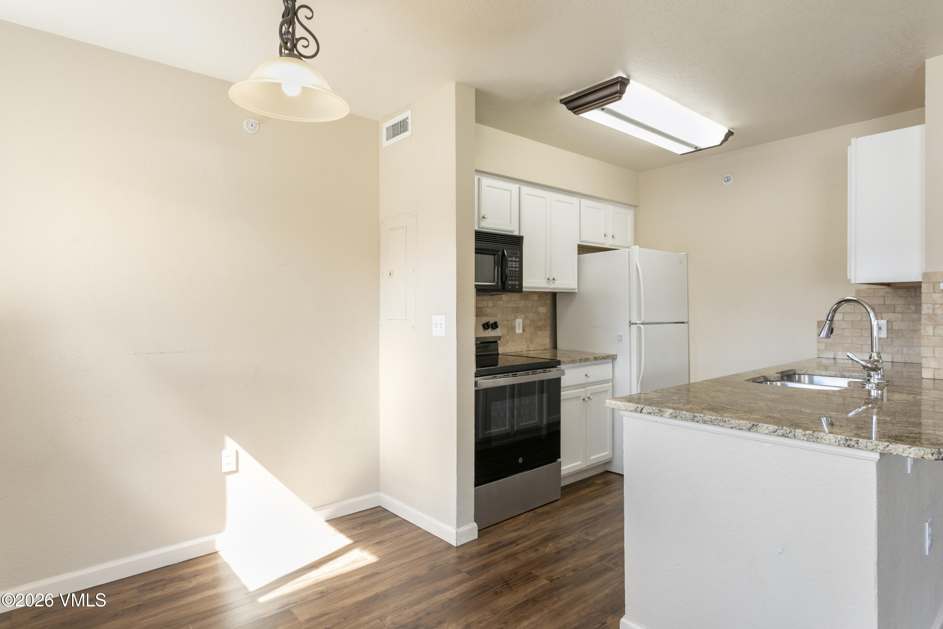 127 Jules Drive H202 Property Photo 6