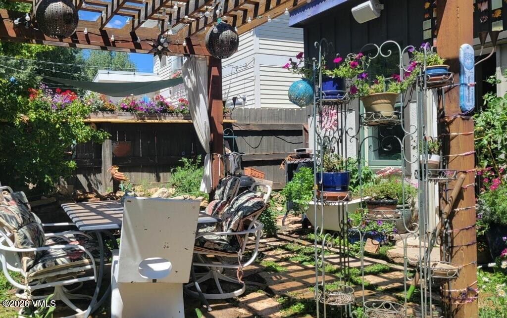 449 Pine Street Property Photo 3