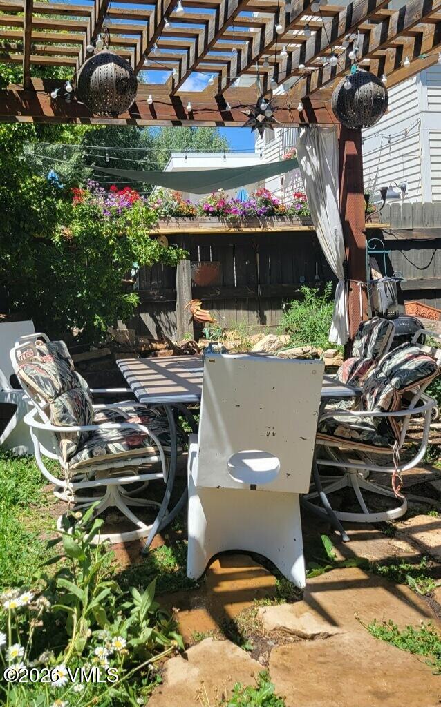 449 Pine Street Property Photo 4