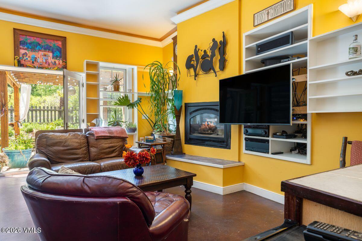 449 Pine Street Property Photo 5