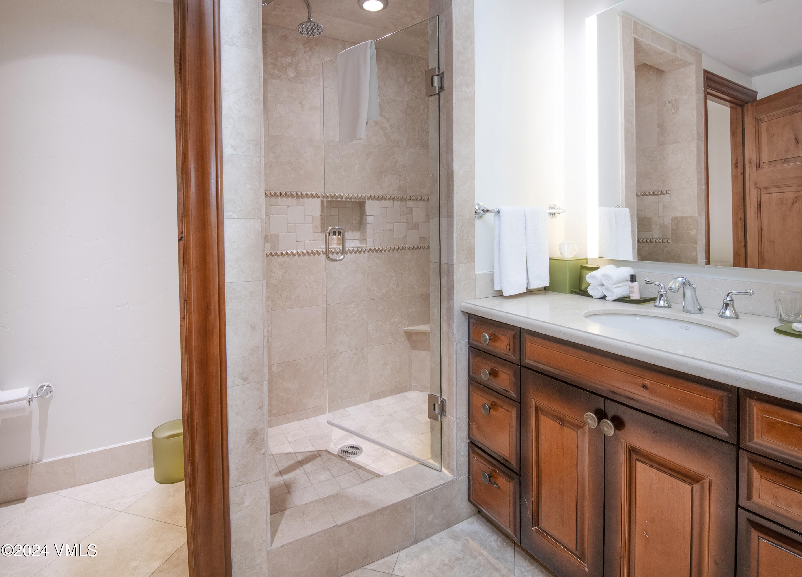 100 E Thomas Place 4052-week 12 Property Photo 13