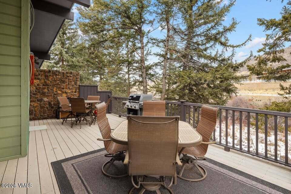 57 E Riverside Road Property Photo 2