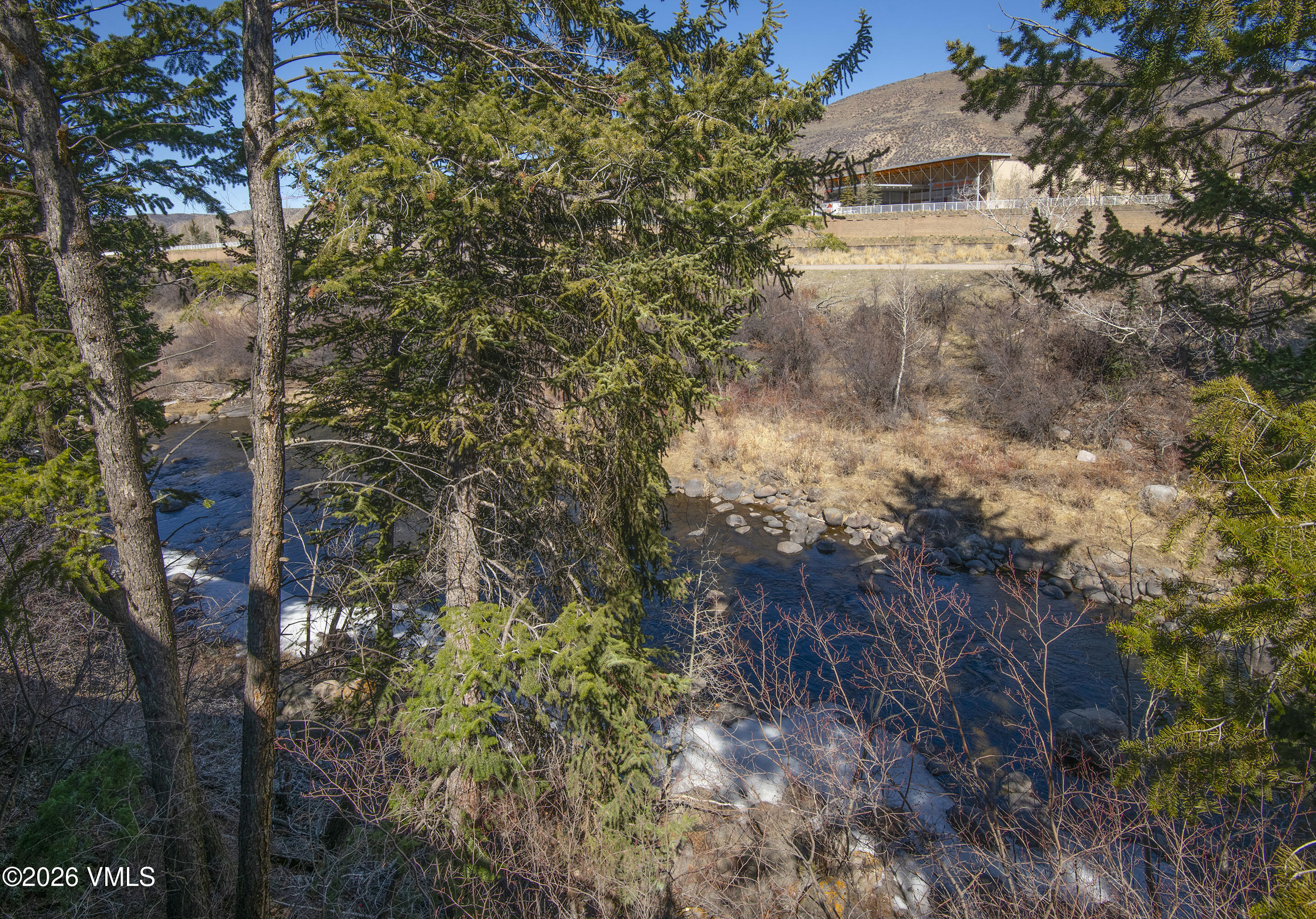 57 E Riverside Road Property Photo 6