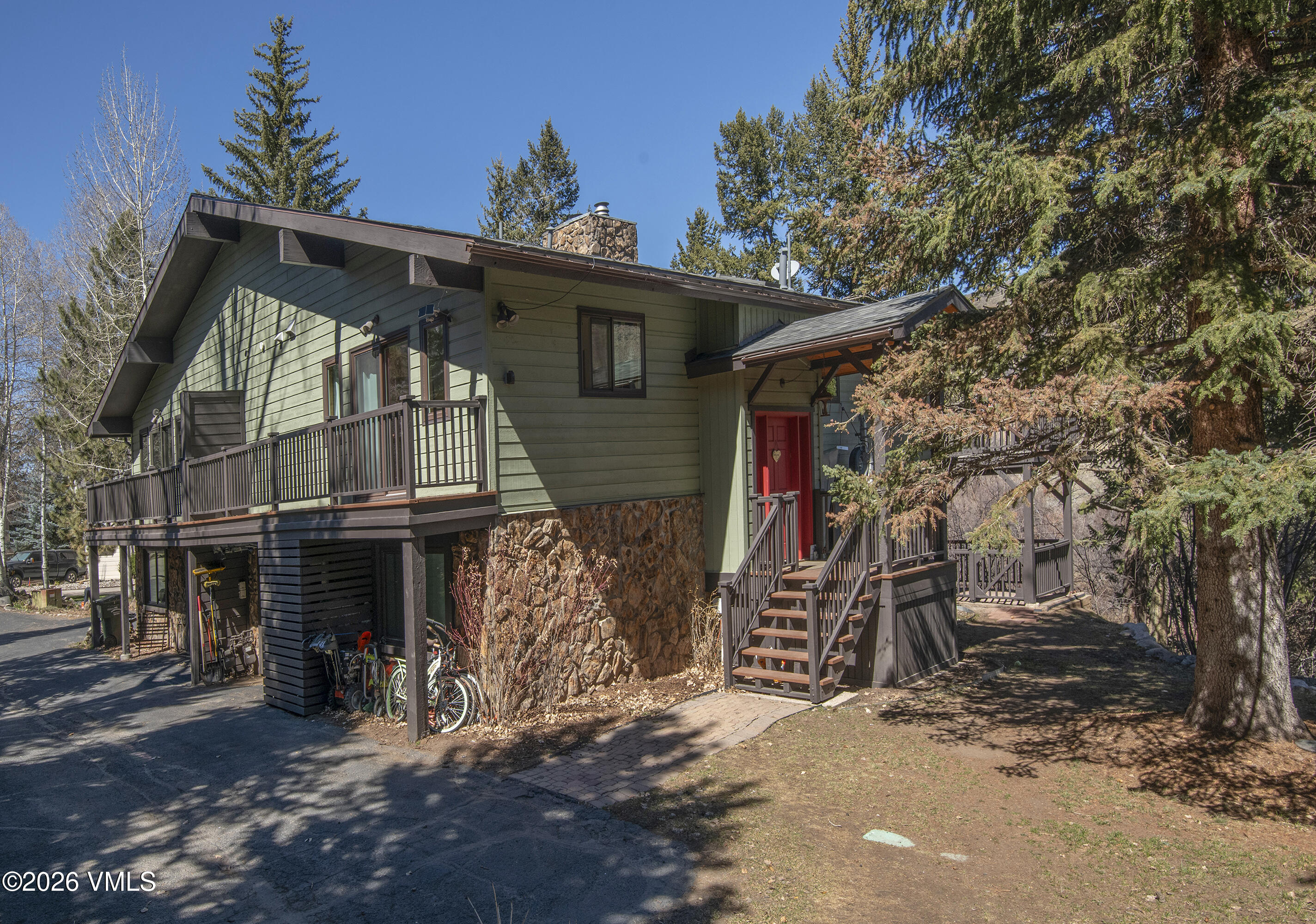 57 E Riverside Road Property Photo 9