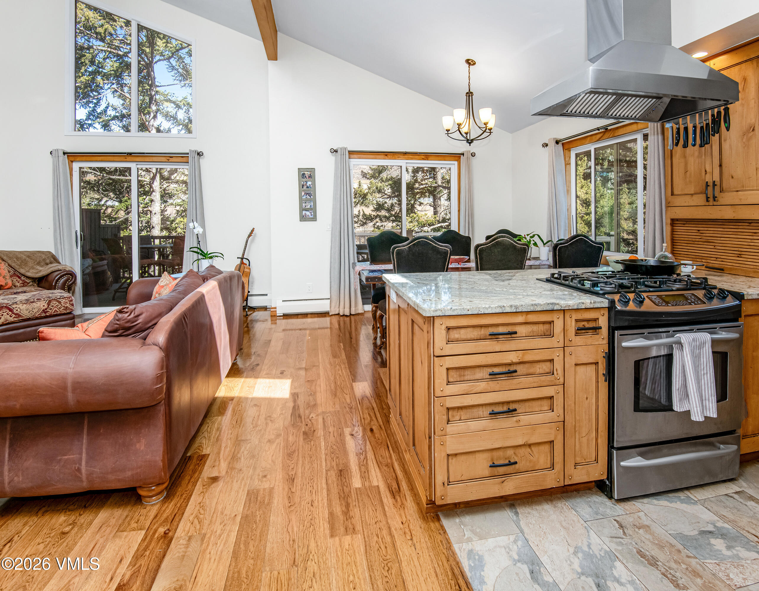 57 E Riverside Road Property Photo 13