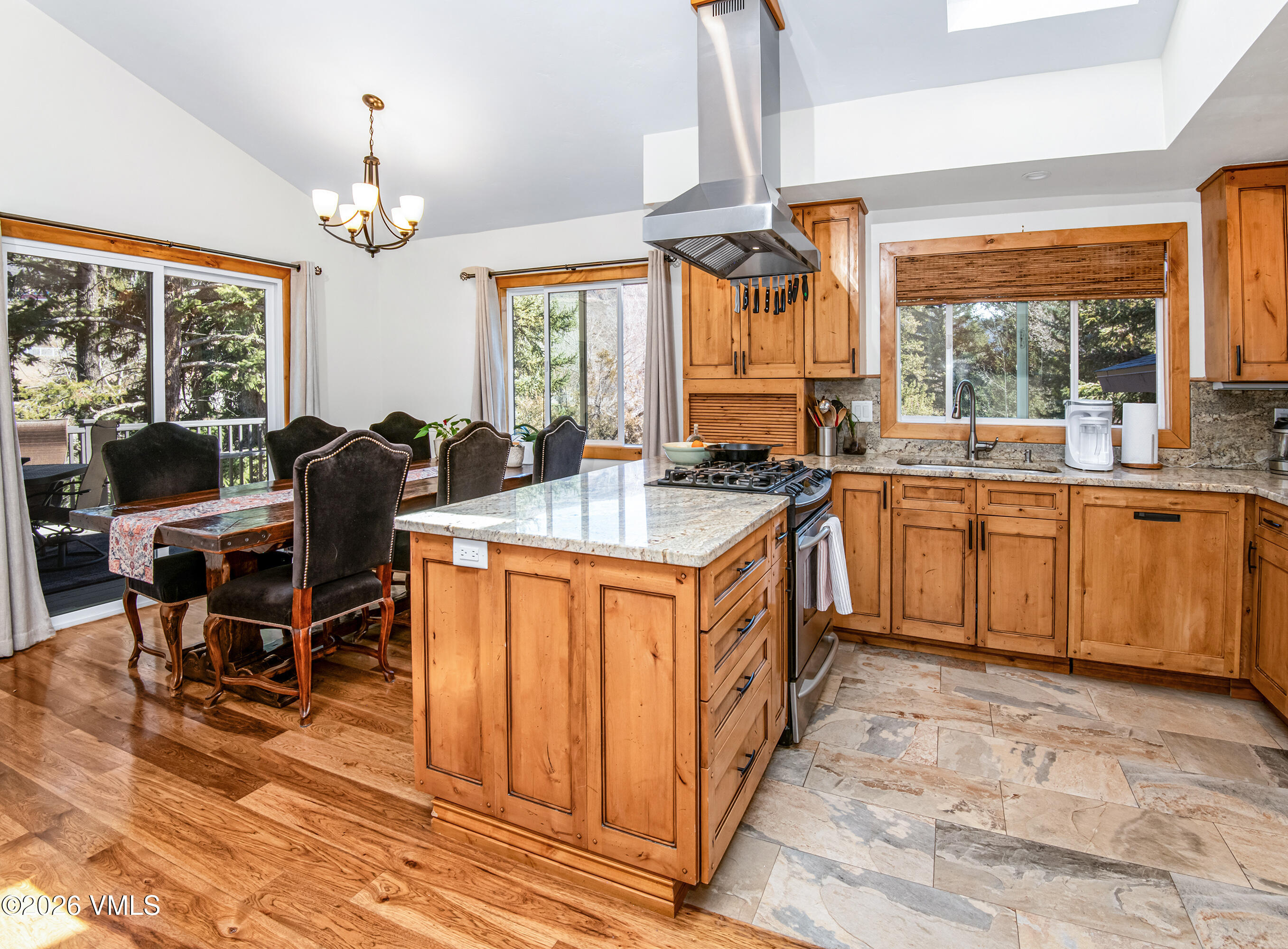 57 E Riverside Road Property Photo 17
